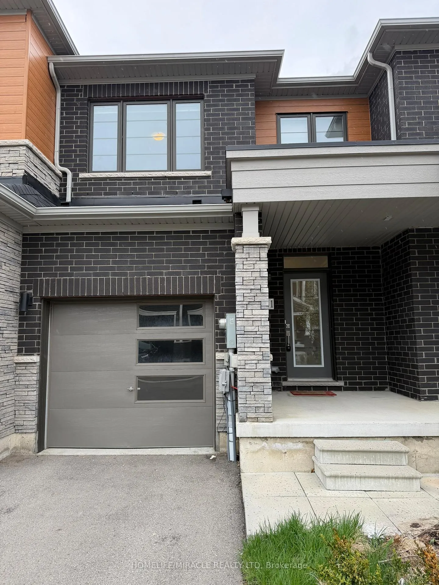 Photo 1 of Unit 31, 8273 Tulip Tree Drive, Niagara Falls, Brown — HOMEH