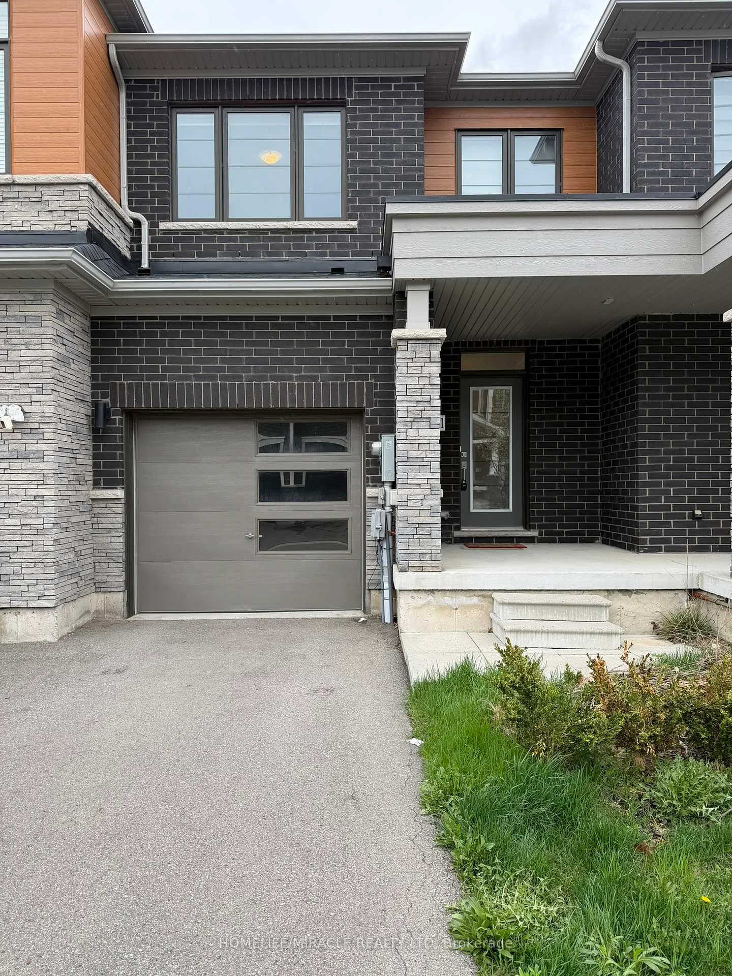 Photo 2 of Unit 31, 8273 Tulip Tree Drive, Niagara Falls, Brown — HOMEH