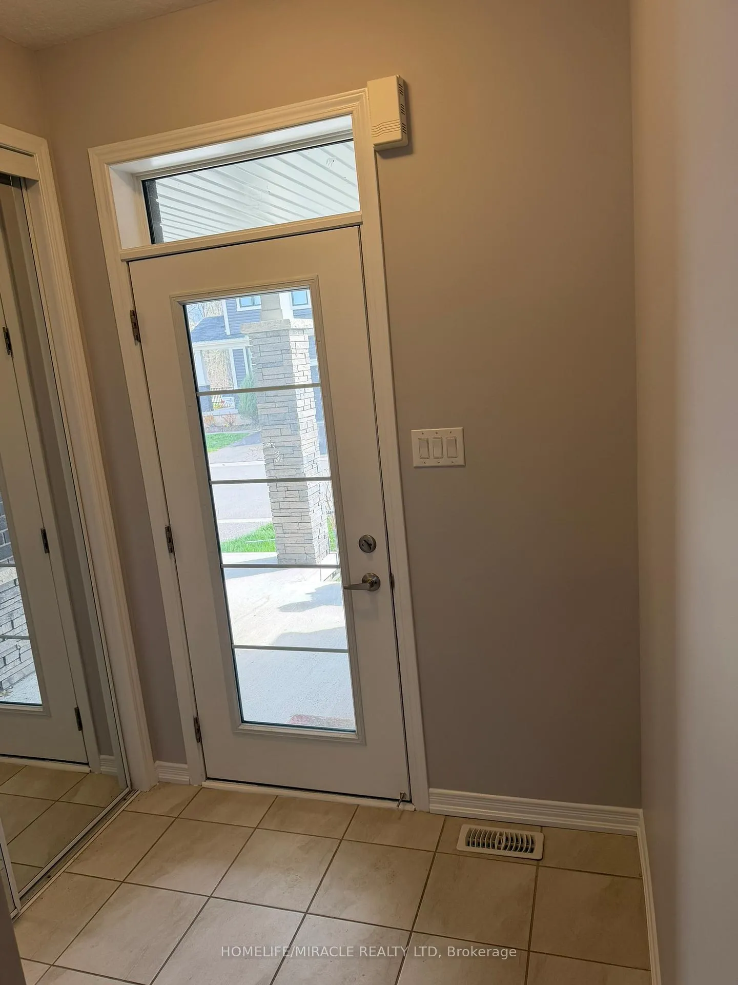 Photo 4 of Unit 31, 8273 Tulip Tree Drive, Niagara Falls, Brown — HOMEH