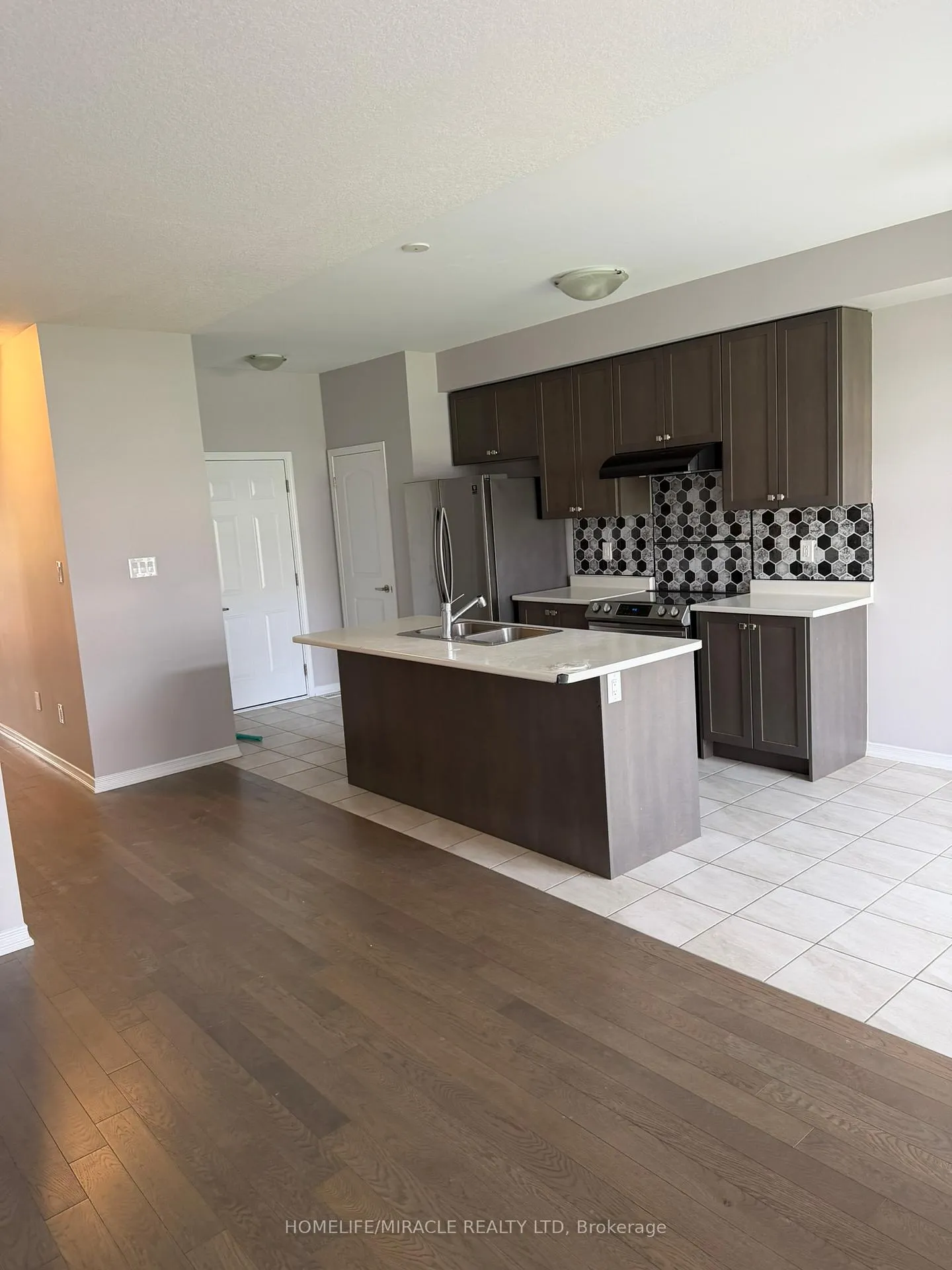 Photo 16 of Unit 31, 8273 Tulip Tree Drive, Niagara Falls, Brown — HOMEH