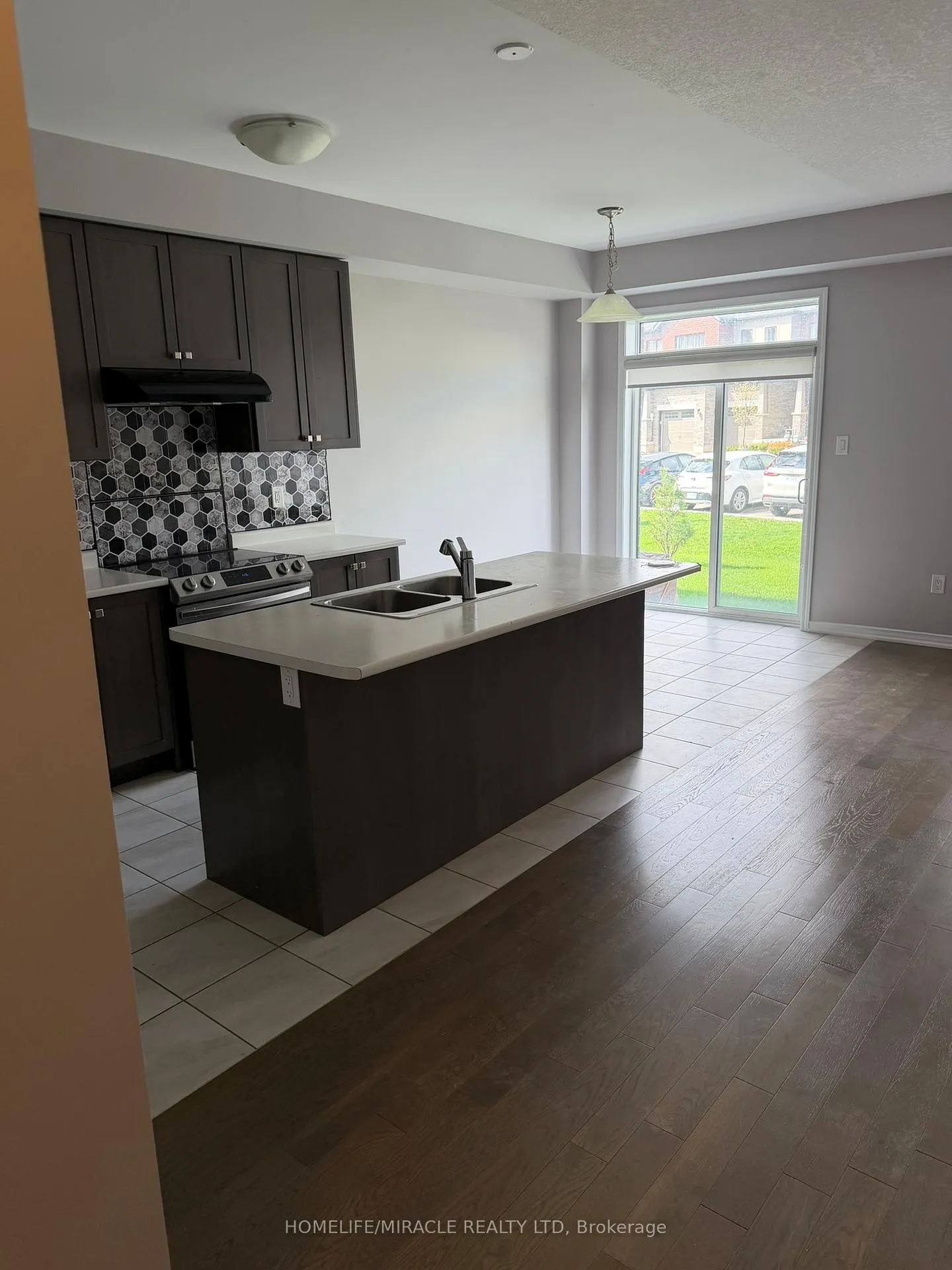 Photo 19 of Unit 31, 8273 Tulip Tree Drive, Niagara Falls, Brown — HOMEH