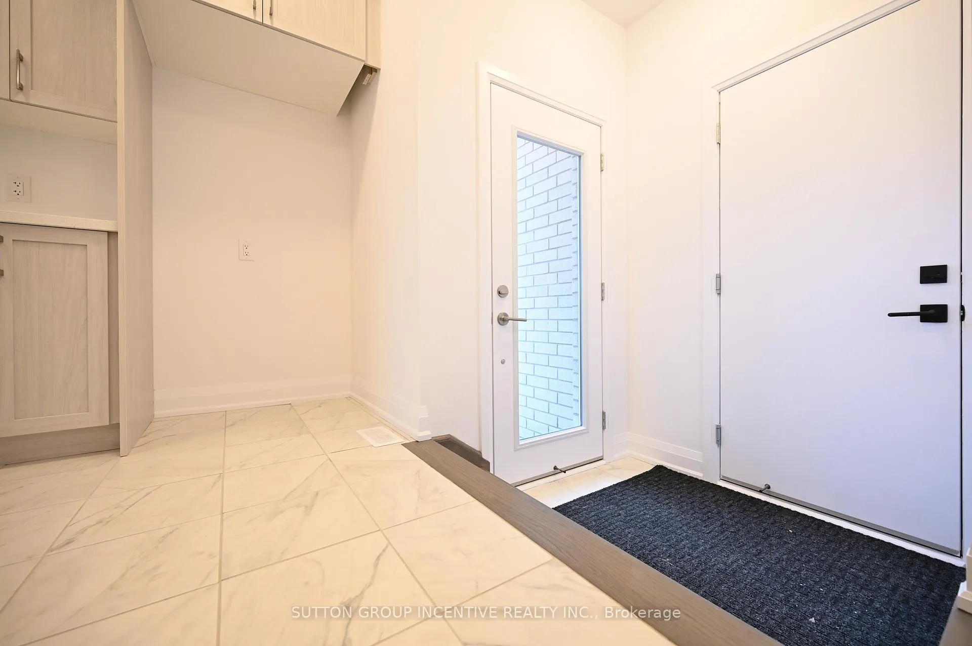 Photo 2 of Unit 2, 32 Winery Way, Barrie, Rural Barrie Southeast — HOMEH