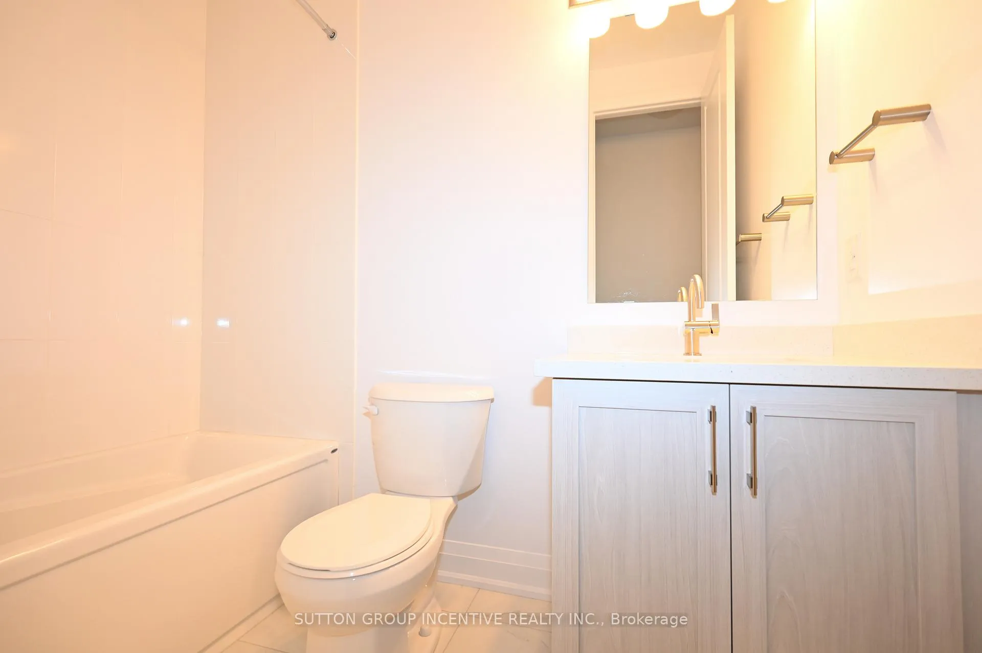 Photo 13 of Unit 2, 32 Winery Way, Barrie, Rural Barrie Southeast — HOMEH