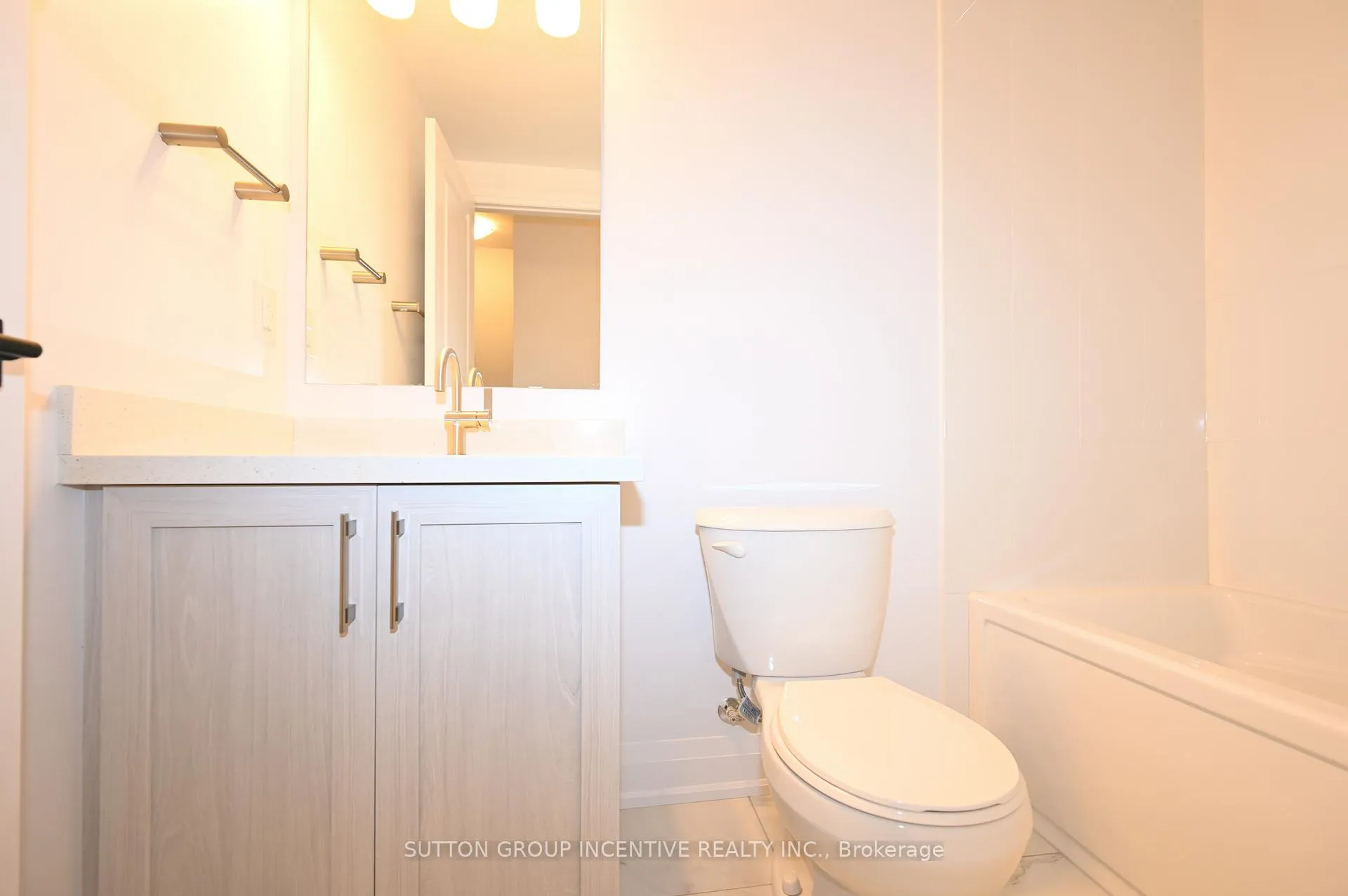 Photo 15 of Unit 2, 32 Winery Way, Barrie, Rural Barrie Southeast — HOMEH