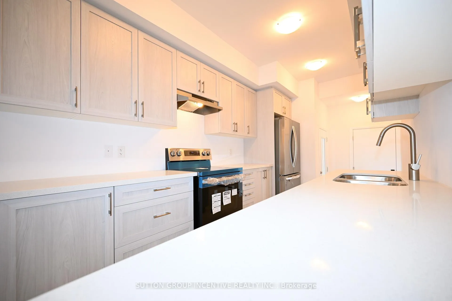 Photo 3 of Unit 2, 32 Winery Way, Barrie, Rural Barrie Southeast — HOMEH