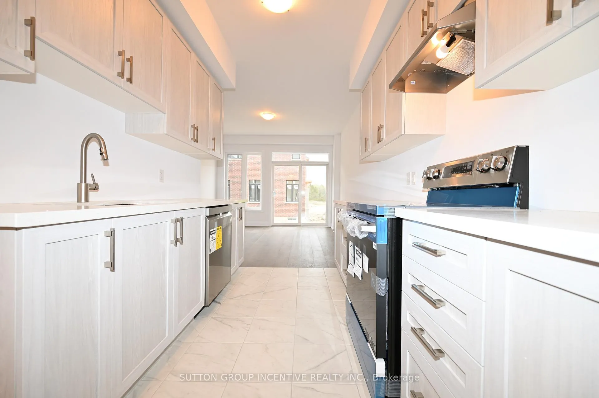 Photo 5 of Unit 2, 32 Winery Way, Barrie, Rural Barrie Southeast — HOMEH