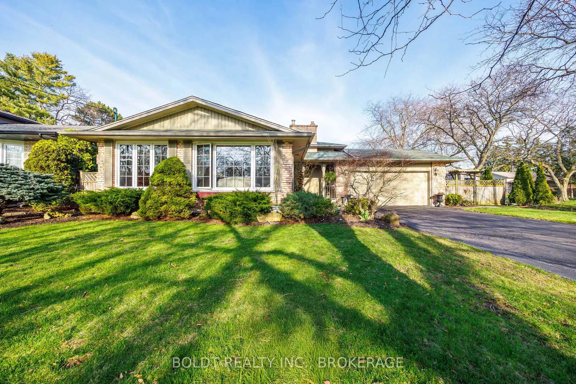 Photo 1 of 24 Mississauga Road, St. Catharines, Lakeshore — HOMEH