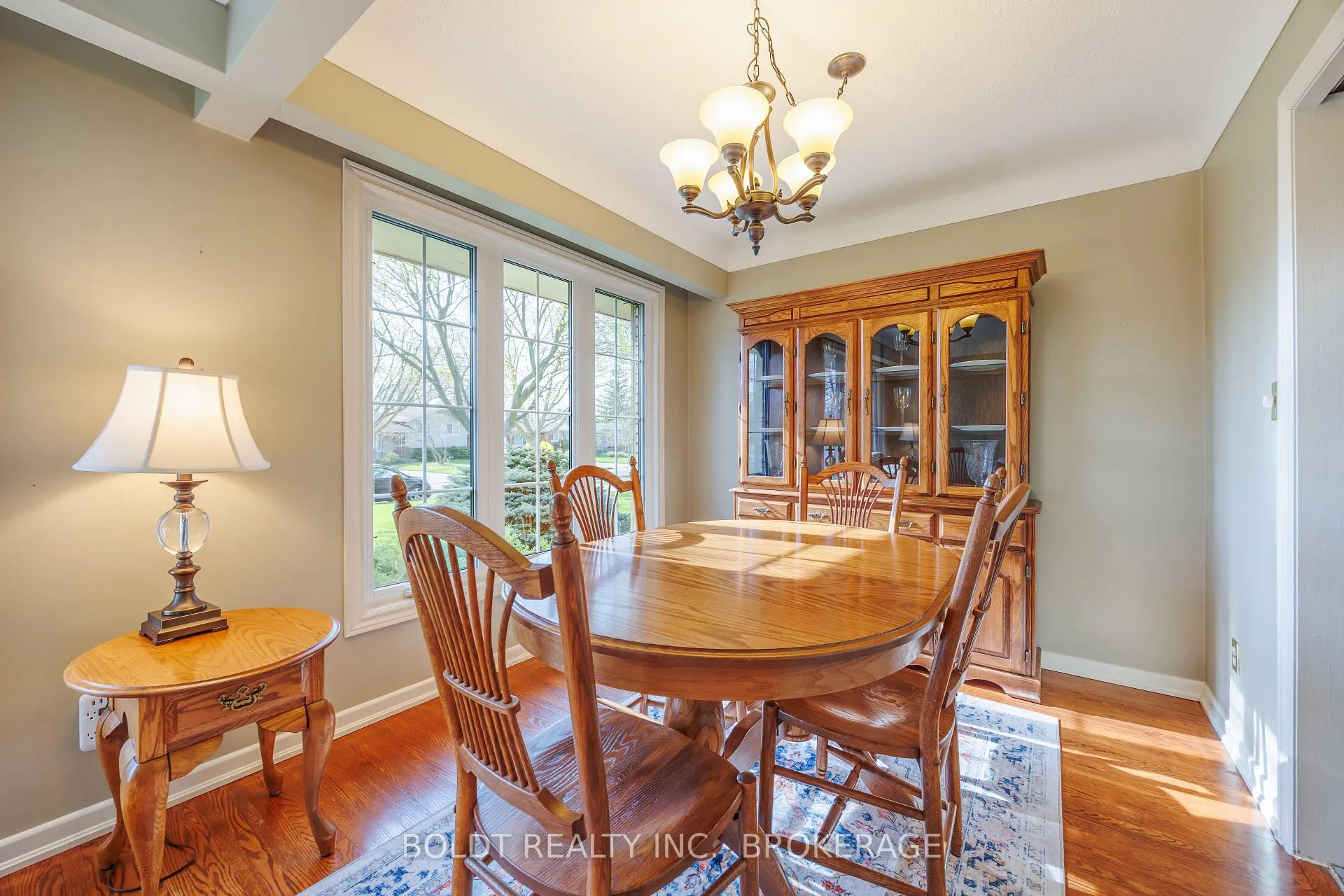 Photo 4 of 24 Mississauga Road, St. Catharines, Lakeshore — HOMEH