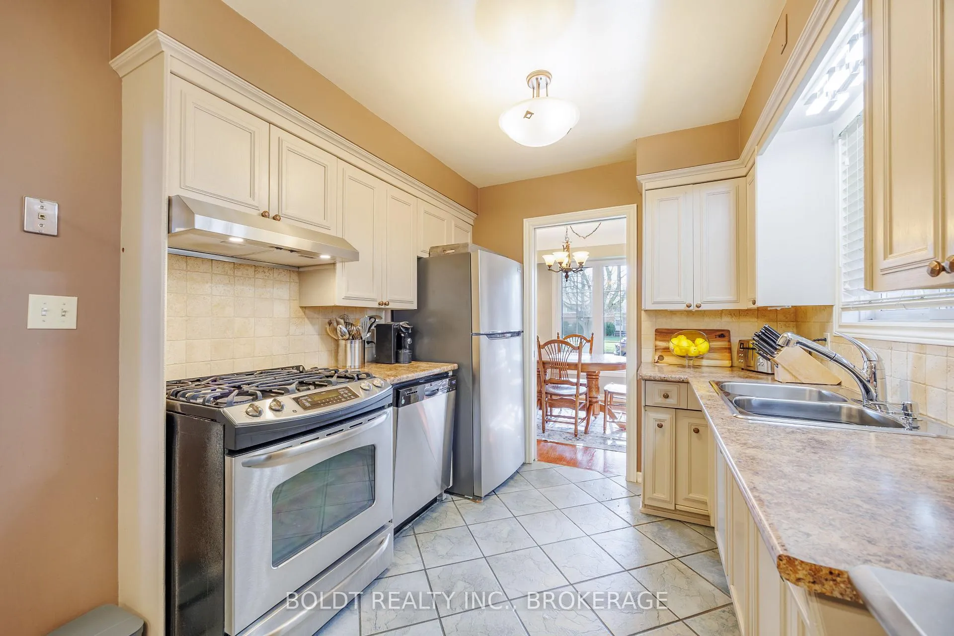 Photo 6 of 24 Mississauga Road, St. Catharines, Lakeshore — HOMEH