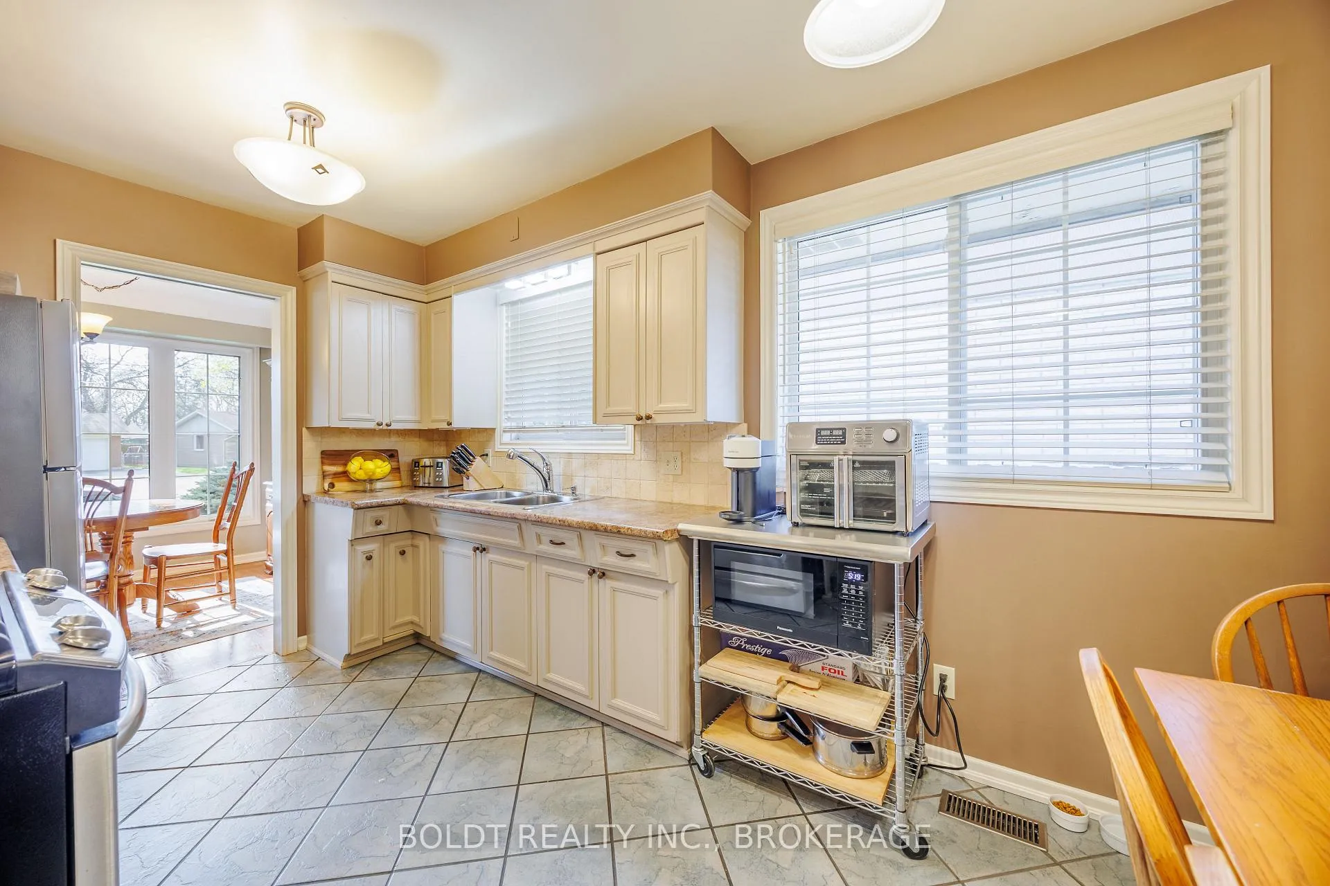 Photo 7 of 24 Mississauga Road, St. Catharines, Lakeshore — HOMEH