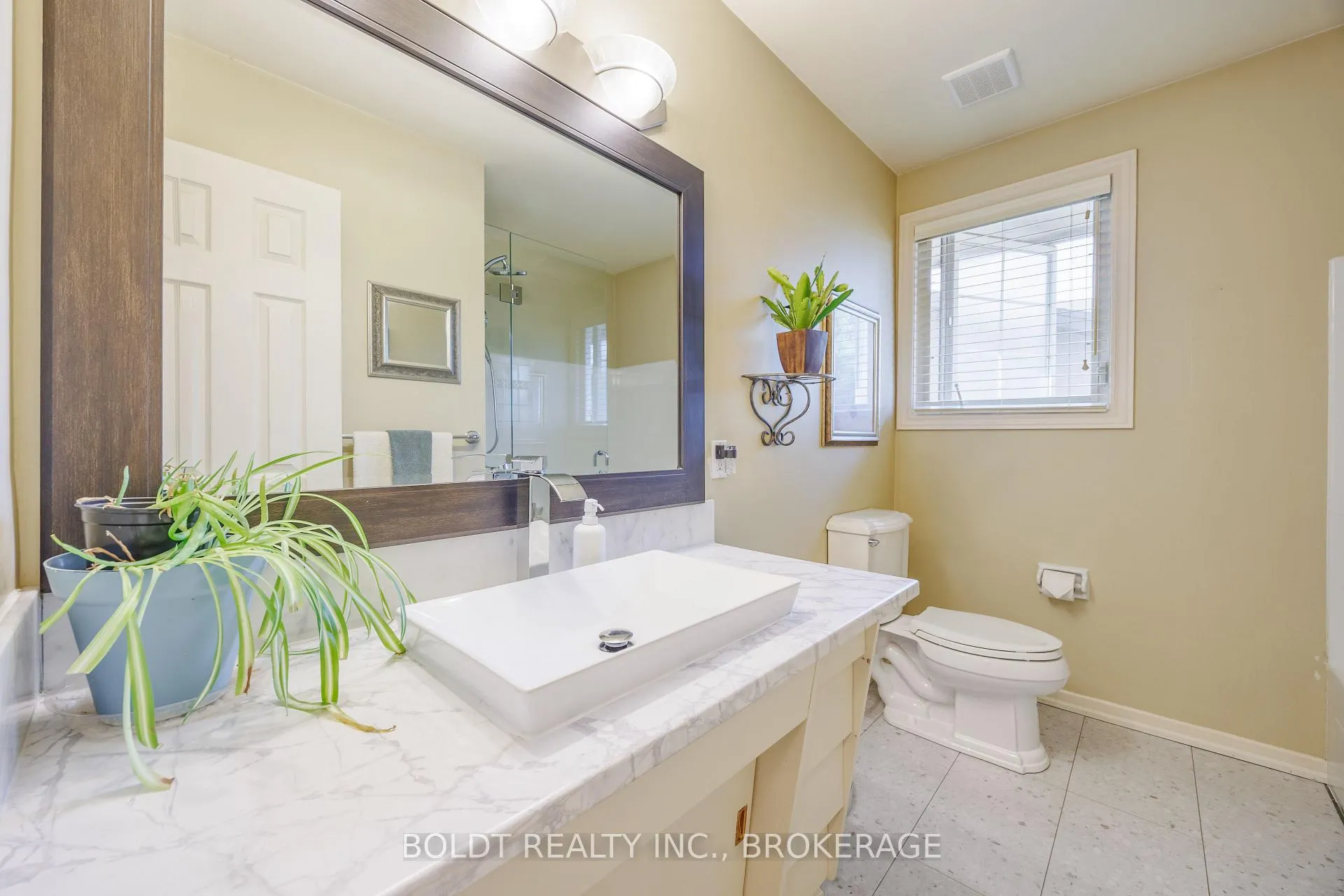 Photo 9 of 24 Mississauga Road, St. Catharines, Lakeshore — HOMEH
