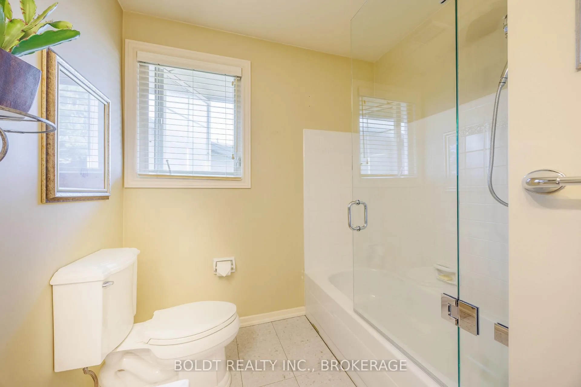 Photo 10 of 24 Mississauga Road, St. Catharines, Lakeshore — HOMEH