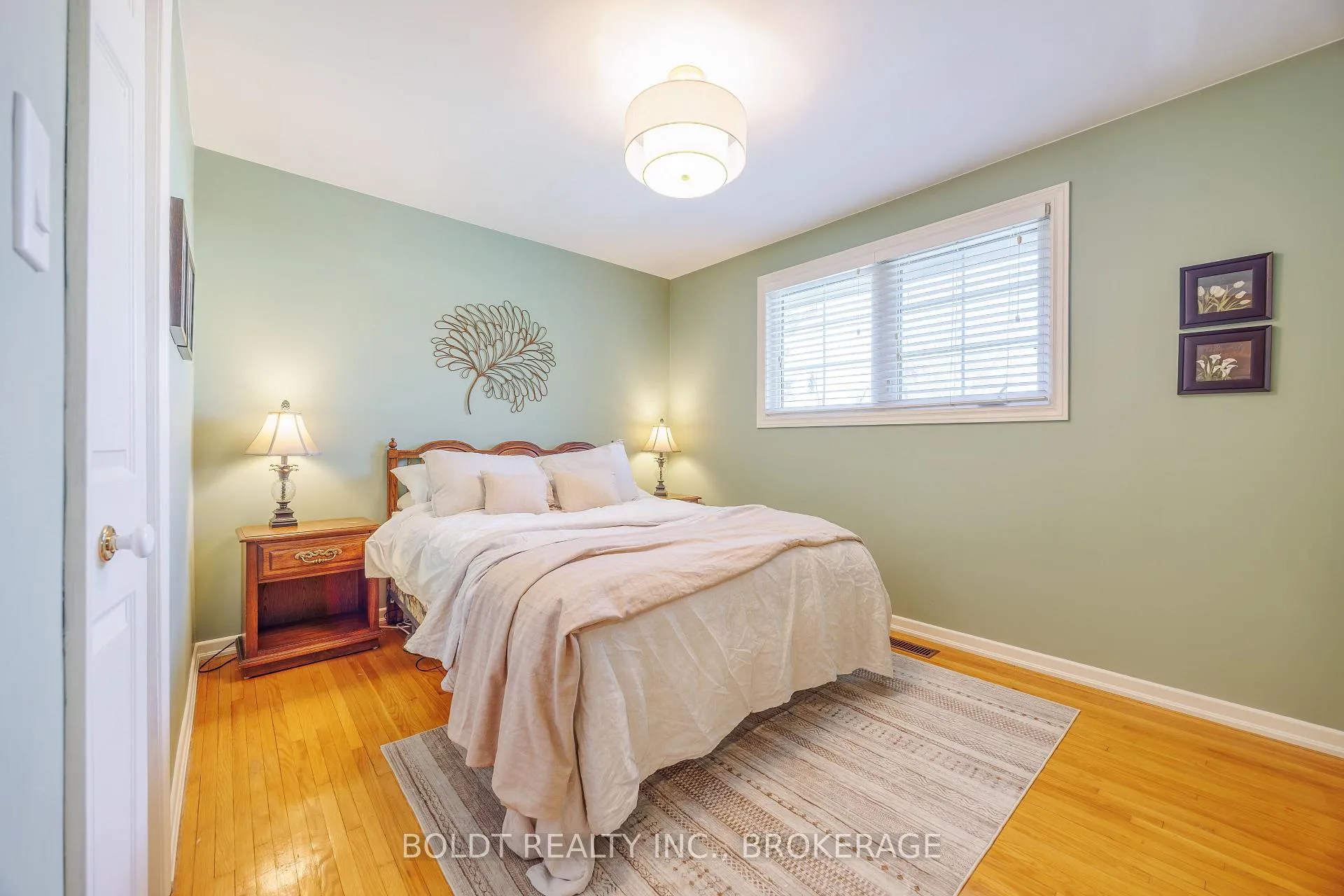 Photo 11 of 24 Mississauga Road, St. Catharines, Lakeshore — HOMEH