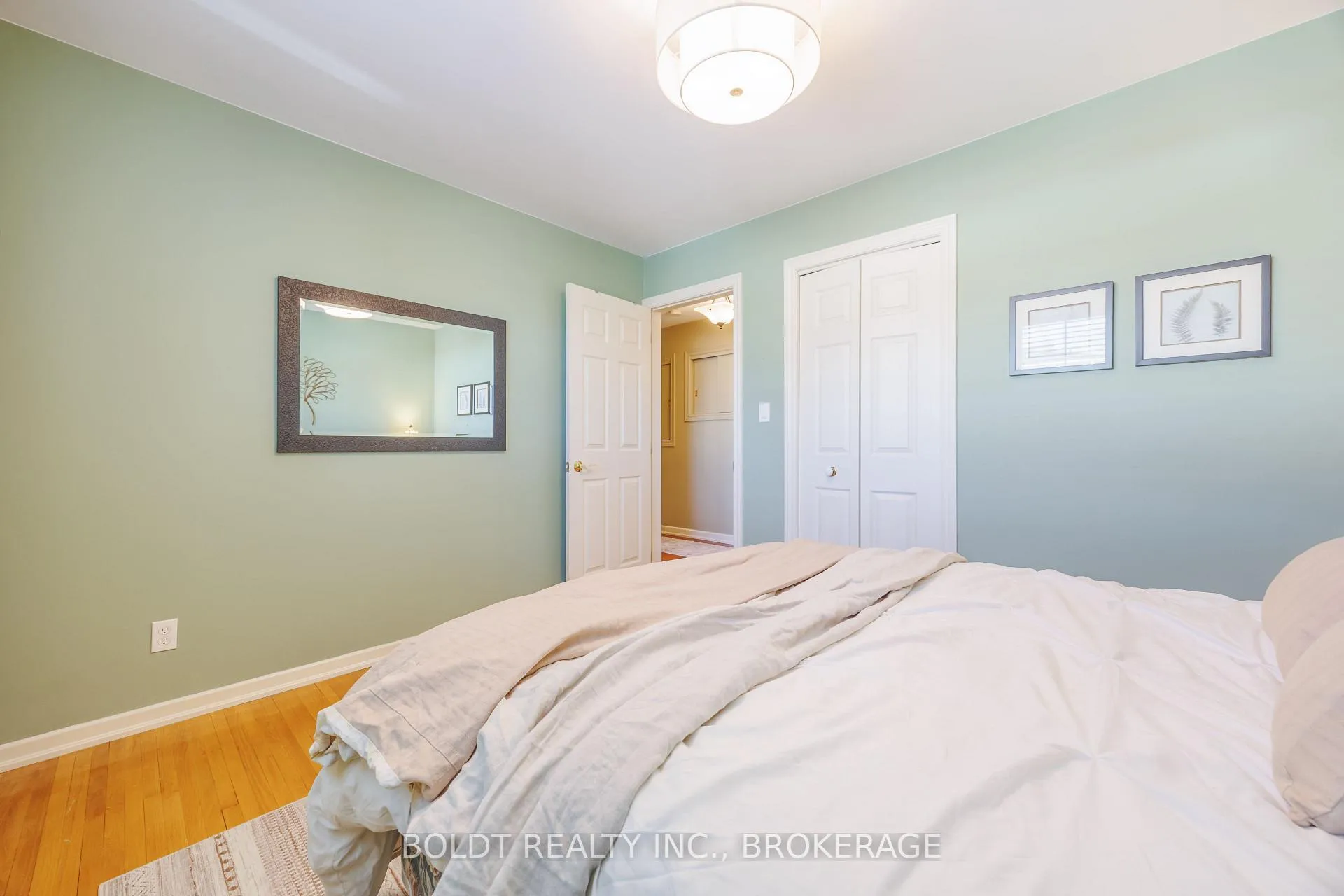 Photo 12 of 24 Mississauga Road, St. Catharines, Lakeshore — HOMEH