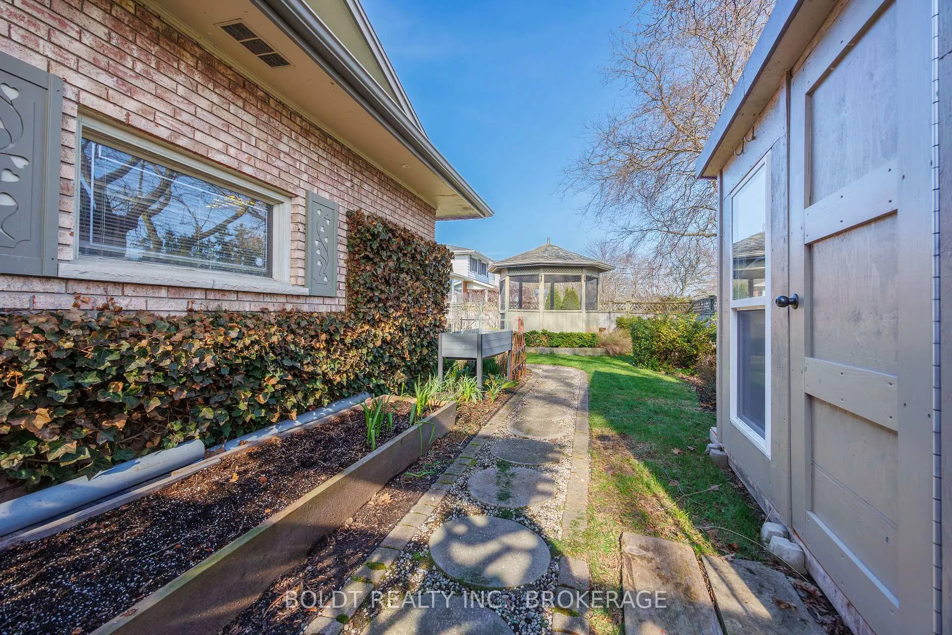 Photo 27 of 24 Mississauga Road, St. Catharines, Lakeshore — HOMEH
