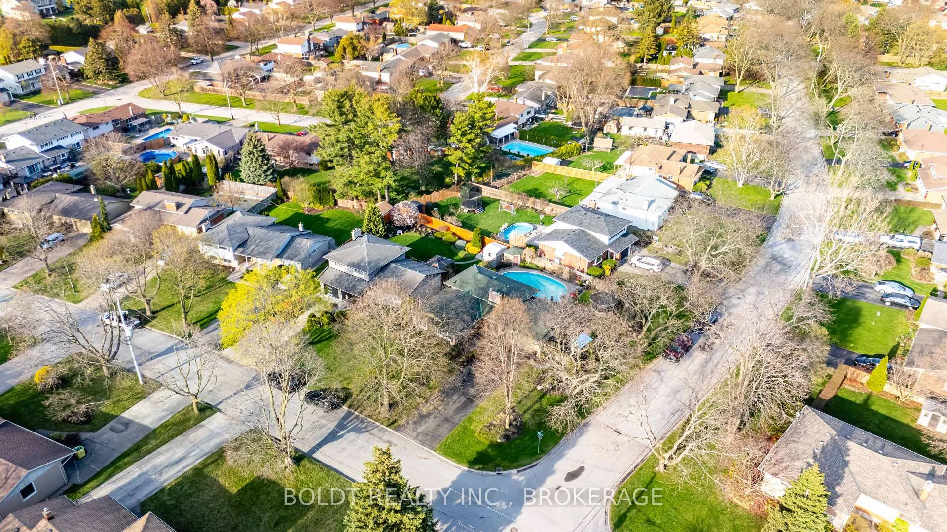 Photo 33 of 24 Mississauga Road, St. Catharines, Lakeshore — HOMEH