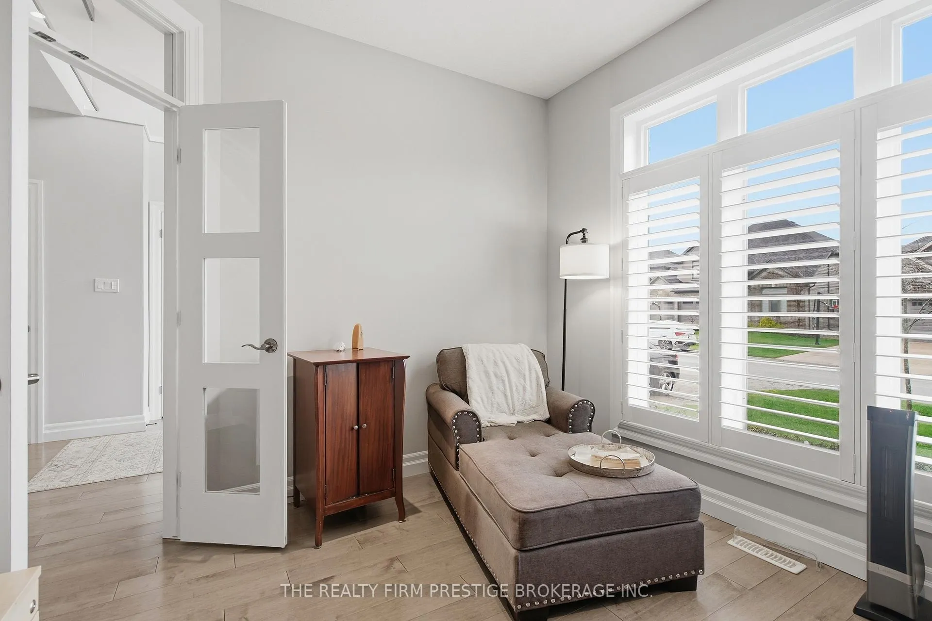 Photo 6 of 1104 Coates Lane, London, North S — HOMEH