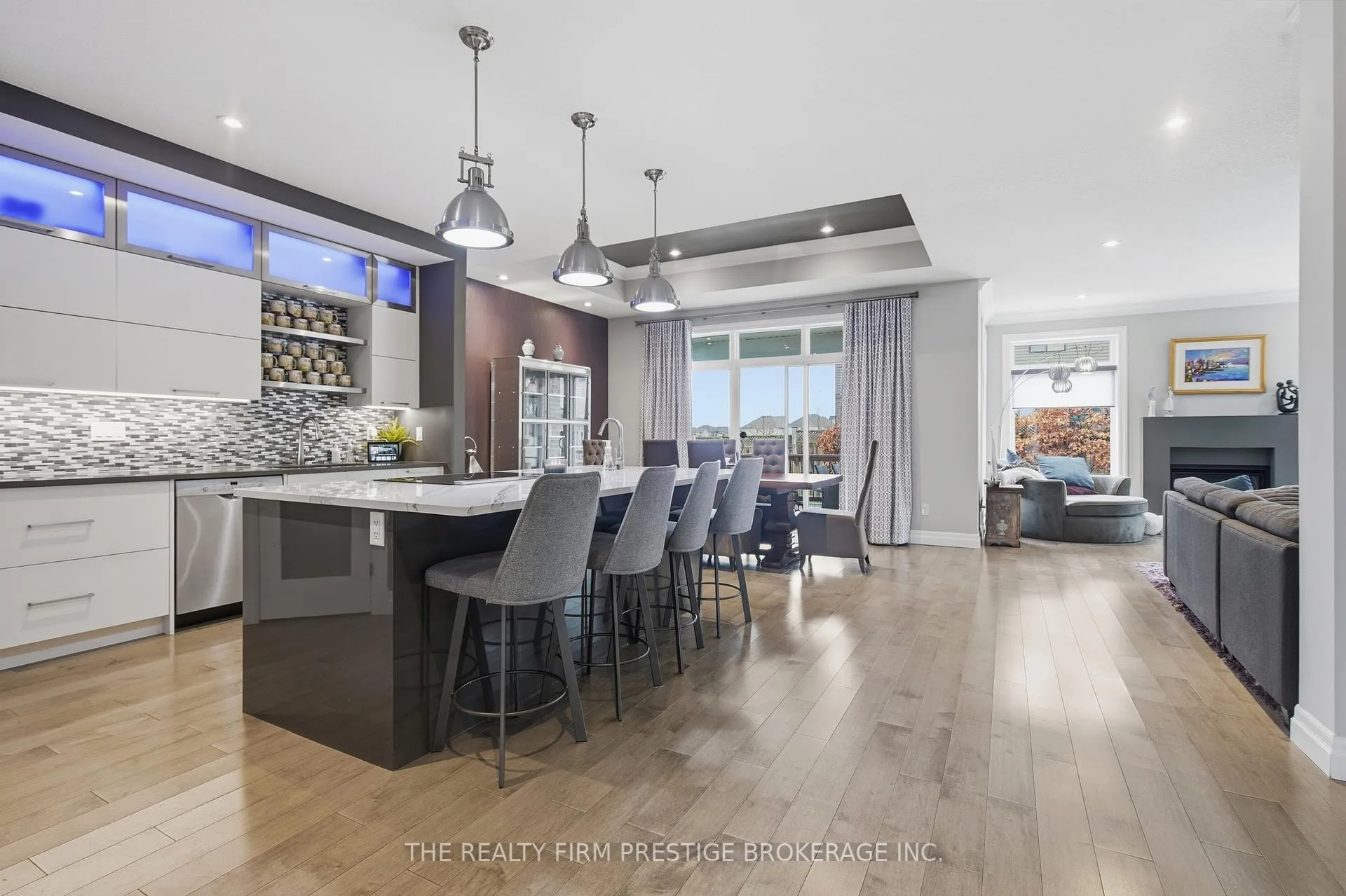 Photo 7 of 1104 Coates Lane, London, North S — HOMEH