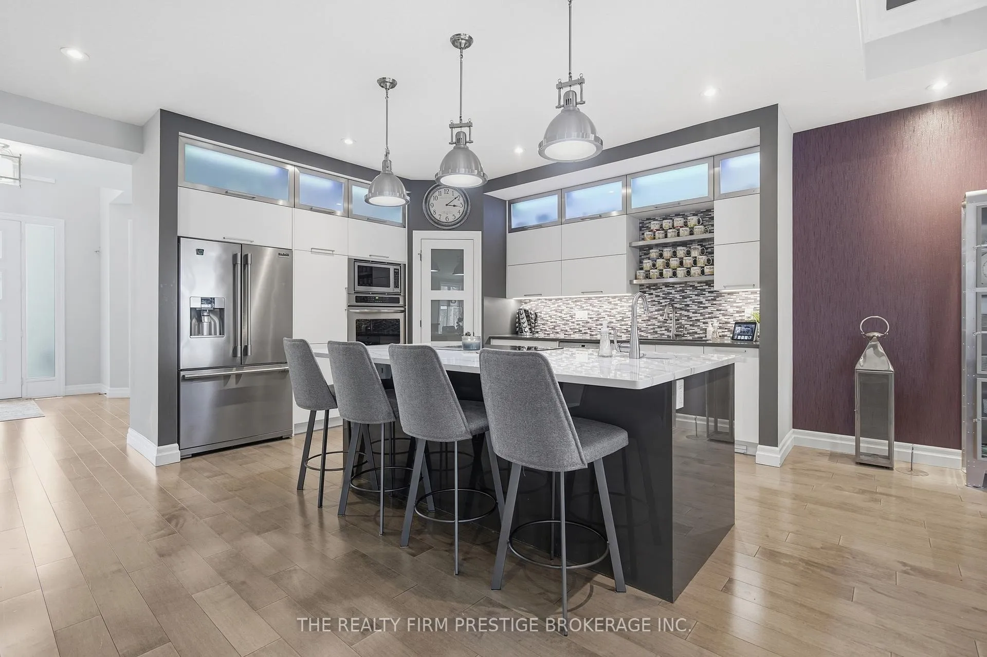 Photo 8 of 1104 Coates Lane, London, North S — HOMEH