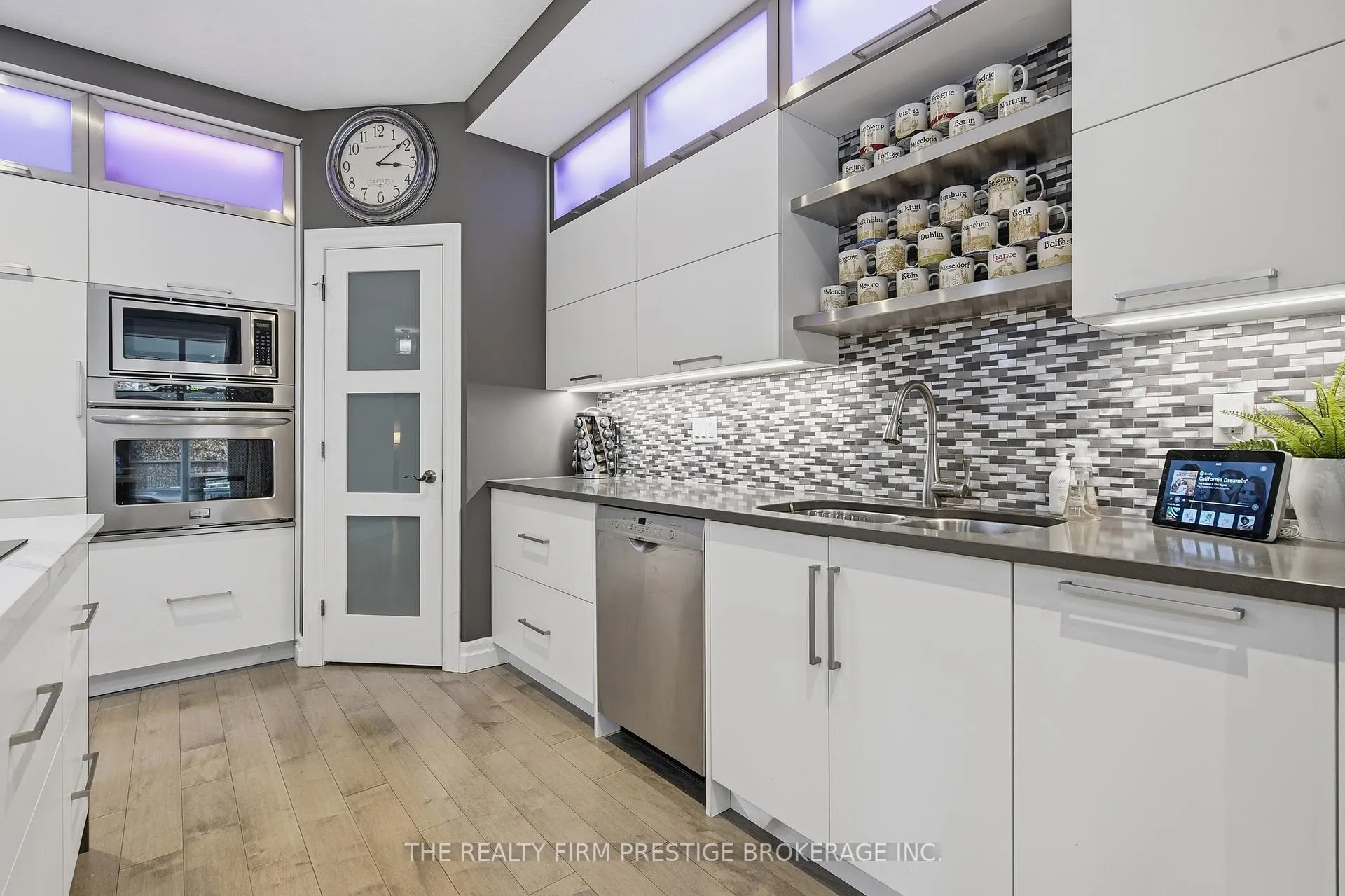 Photo 9 of 1104 Coates Lane, London, North S — HOMEH