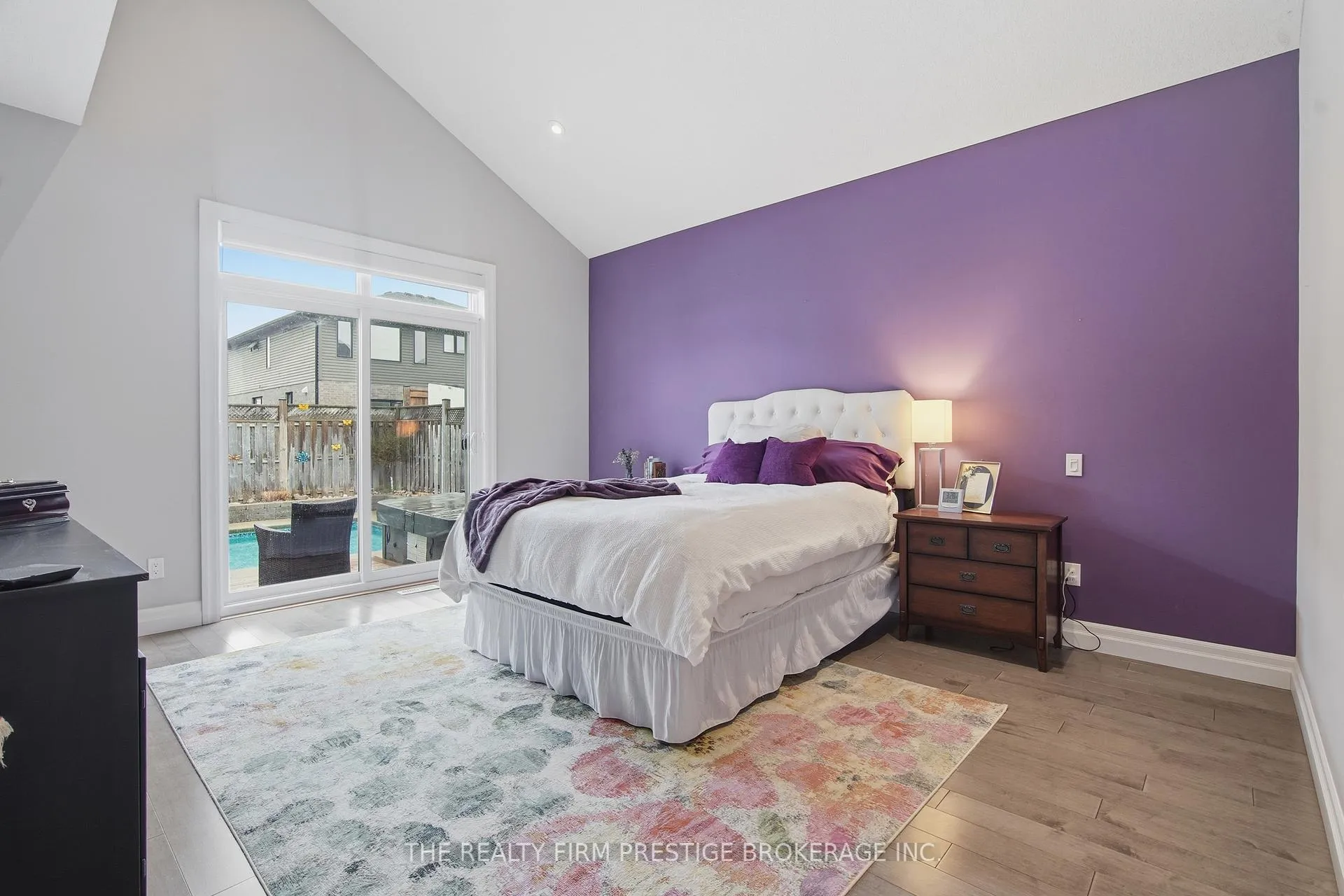 Photo 16 of 1104 Coates Lane, London, North S — HOMEH
