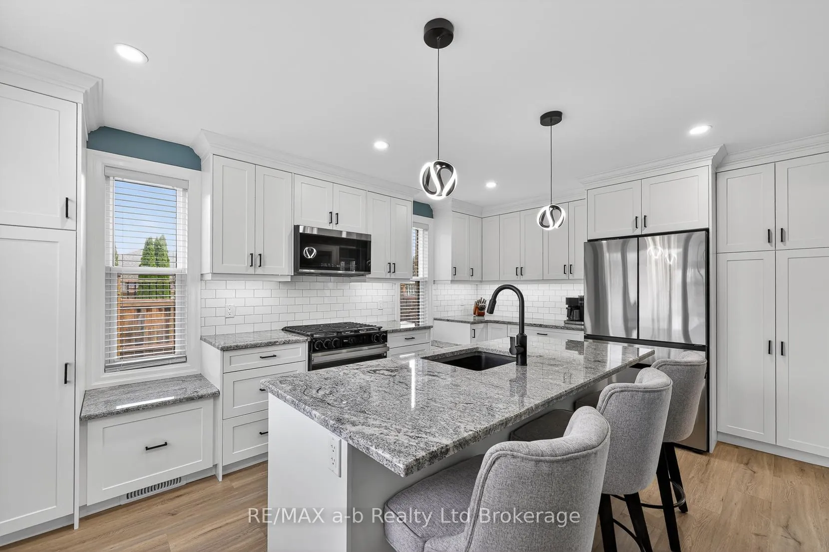 Photo 3 of 346 Riverview Drive, Strathroy-Caradoc, NE — HOMEH