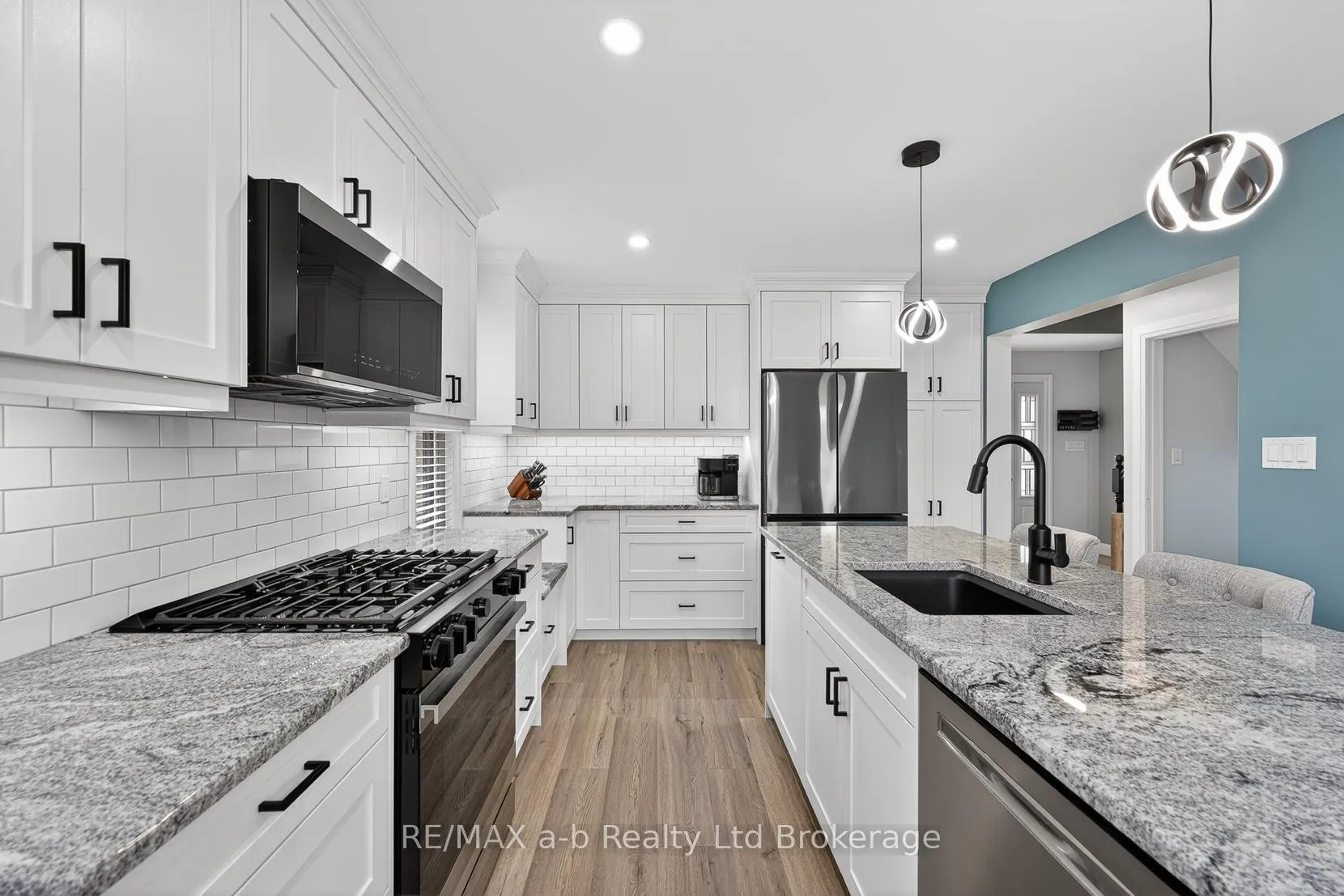 Photo 4 of 346 Riverview Drive, Strathroy-Caradoc, NE — HOMEH