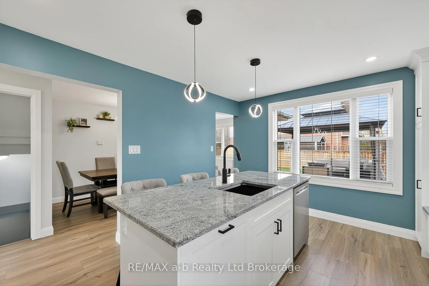 Photo 5 of 346 Riverview Drive, Strathroy-Caradoc, NE — HOMEH