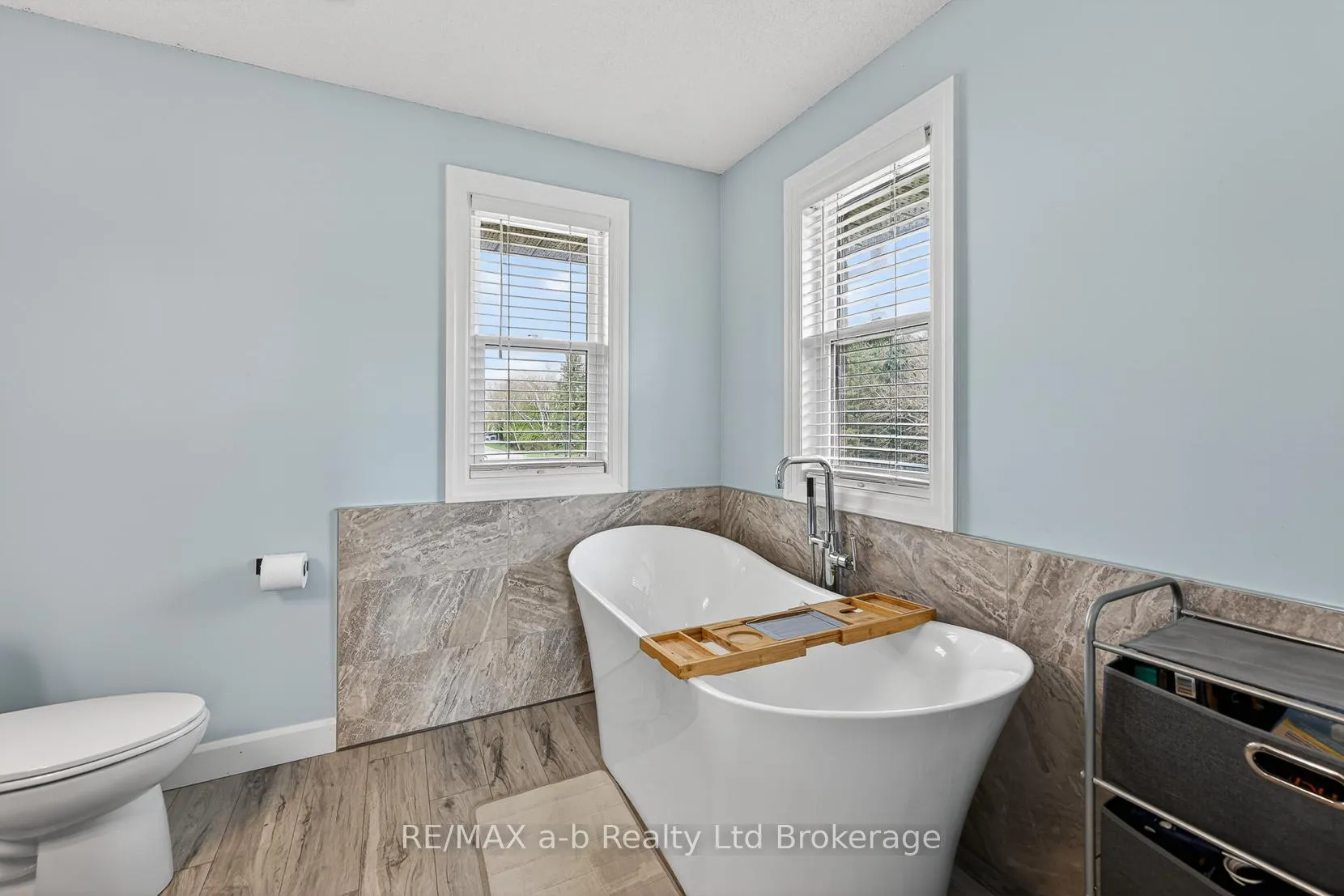 Photo 16 of 346 Riverview Drive, Strathroy-Caradoc, NE — HOMEH