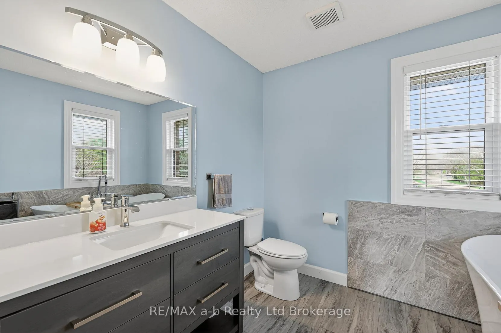Photo 17 of 346 Riverview Drive, Strathroy-Caradoc, NE — HOMEH