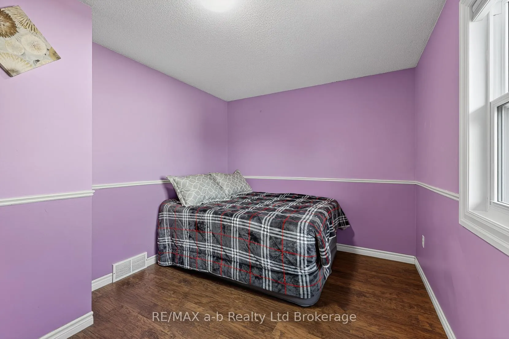 Photo 21 of 346 Riverview Drive, Strathroy-Caradoc, NE — HOMEH