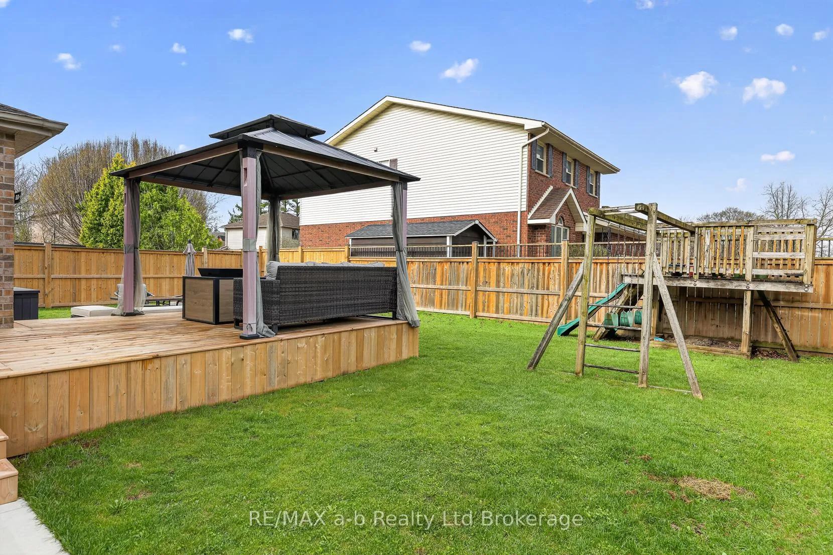 Photo 28 of 346 Riverview Drive, Strathroy-Caradoc, NE — HOMEH