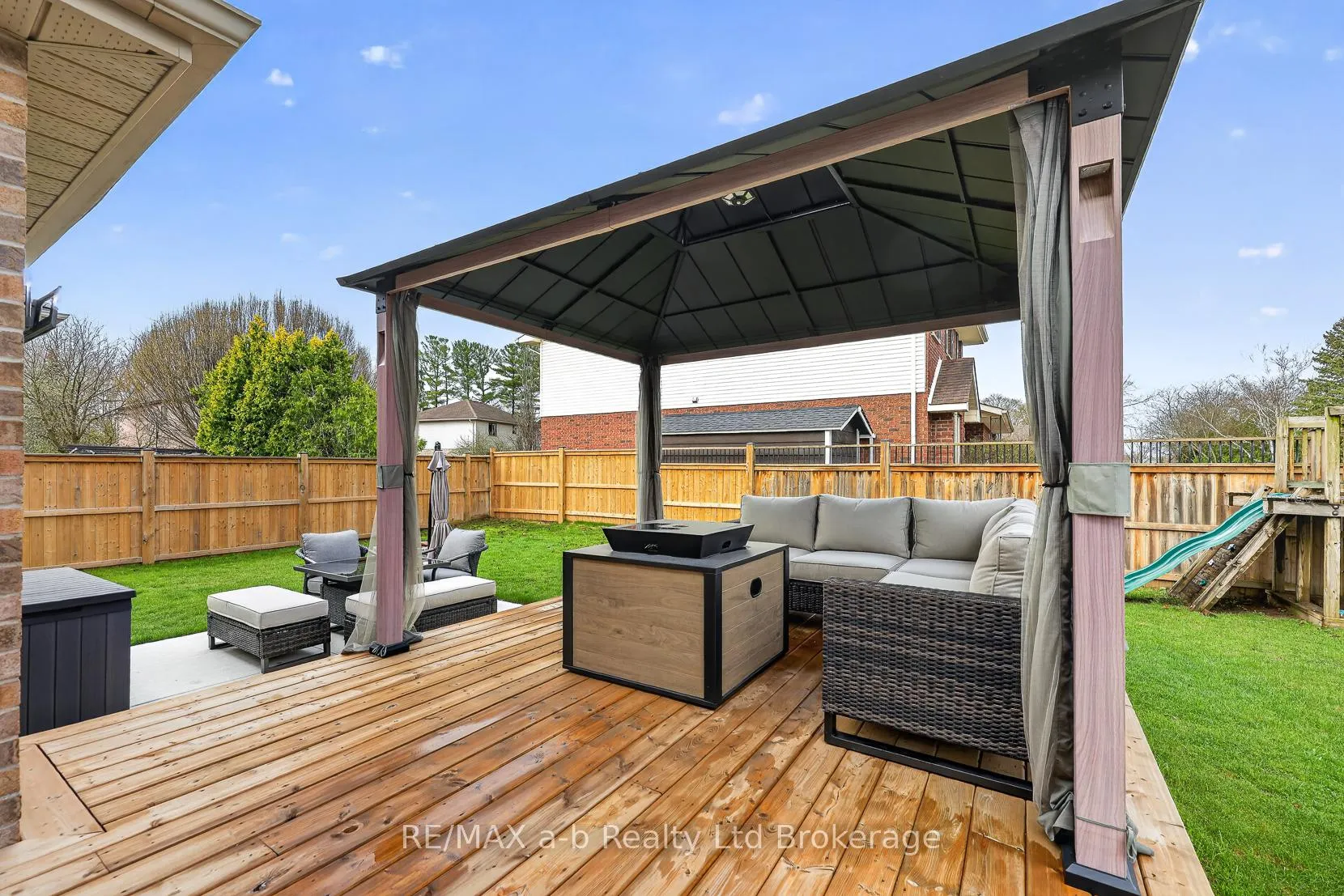 Photo 35 of 346 Riverview Drive, Strathroy-Caradoc, NE — HOMEH