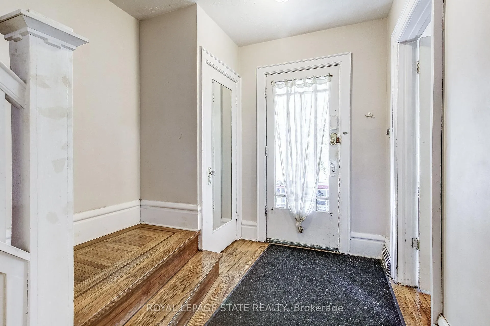 Photo 5 of 110 Dromore Crescent, Hamilton, Westdale — HOMEH
