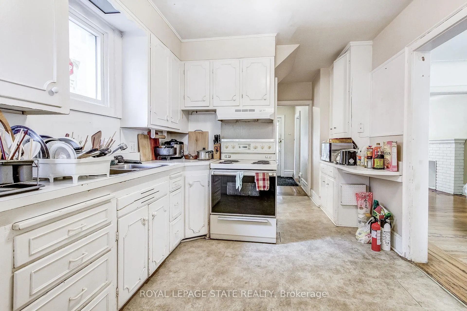 Photo 8 of 110 Dromore Crescent, Hamilton, Westdale — HOMEH