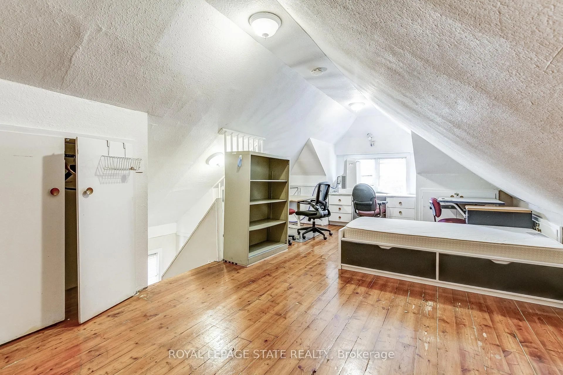 Photo 14 of 110 Dromore Crescent, Hamilton, Westdale — HOMEH