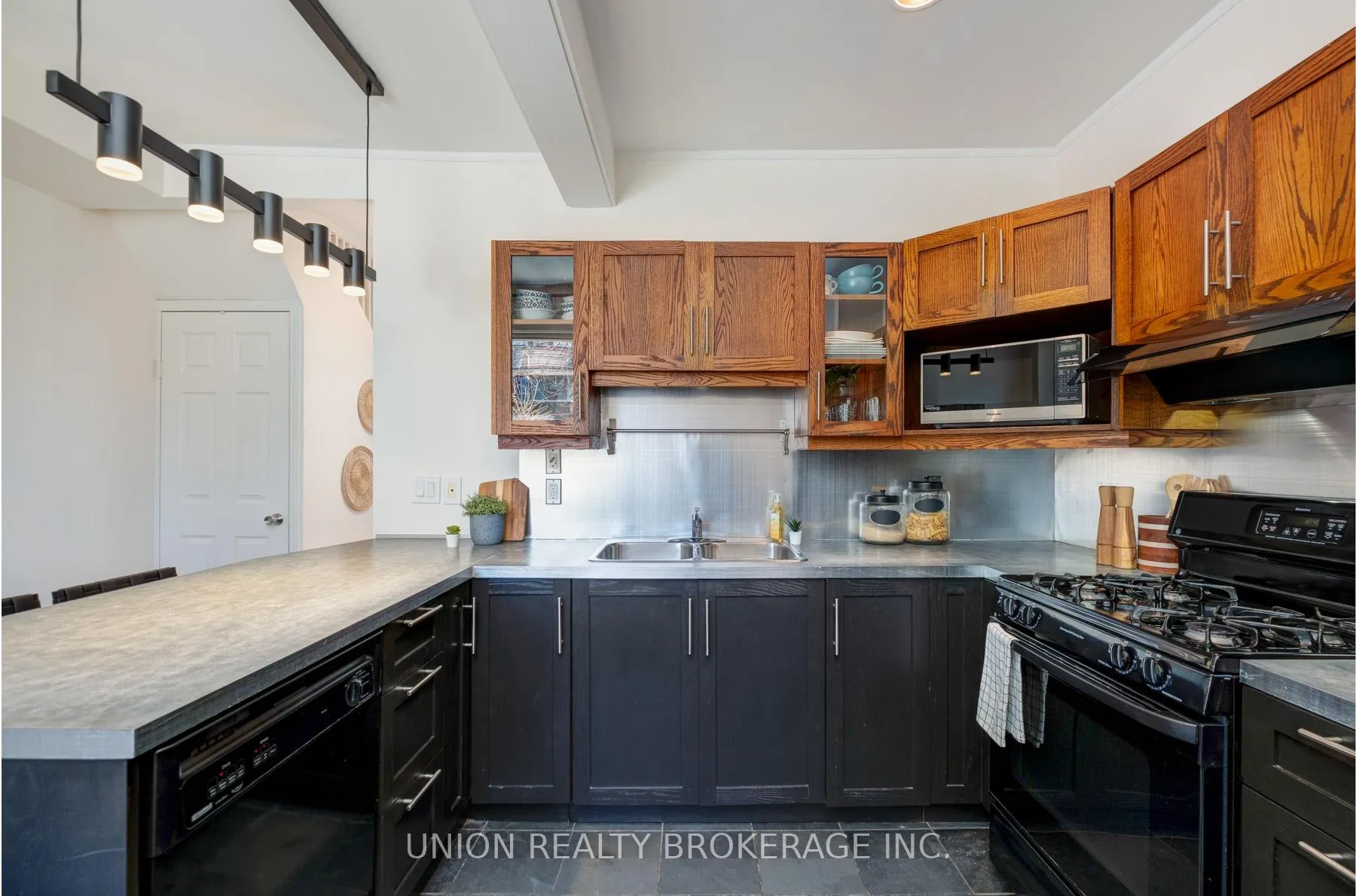 Photo 19 of 10 Bertmount Avenue, Toronto, South Riverdale — HOMEH