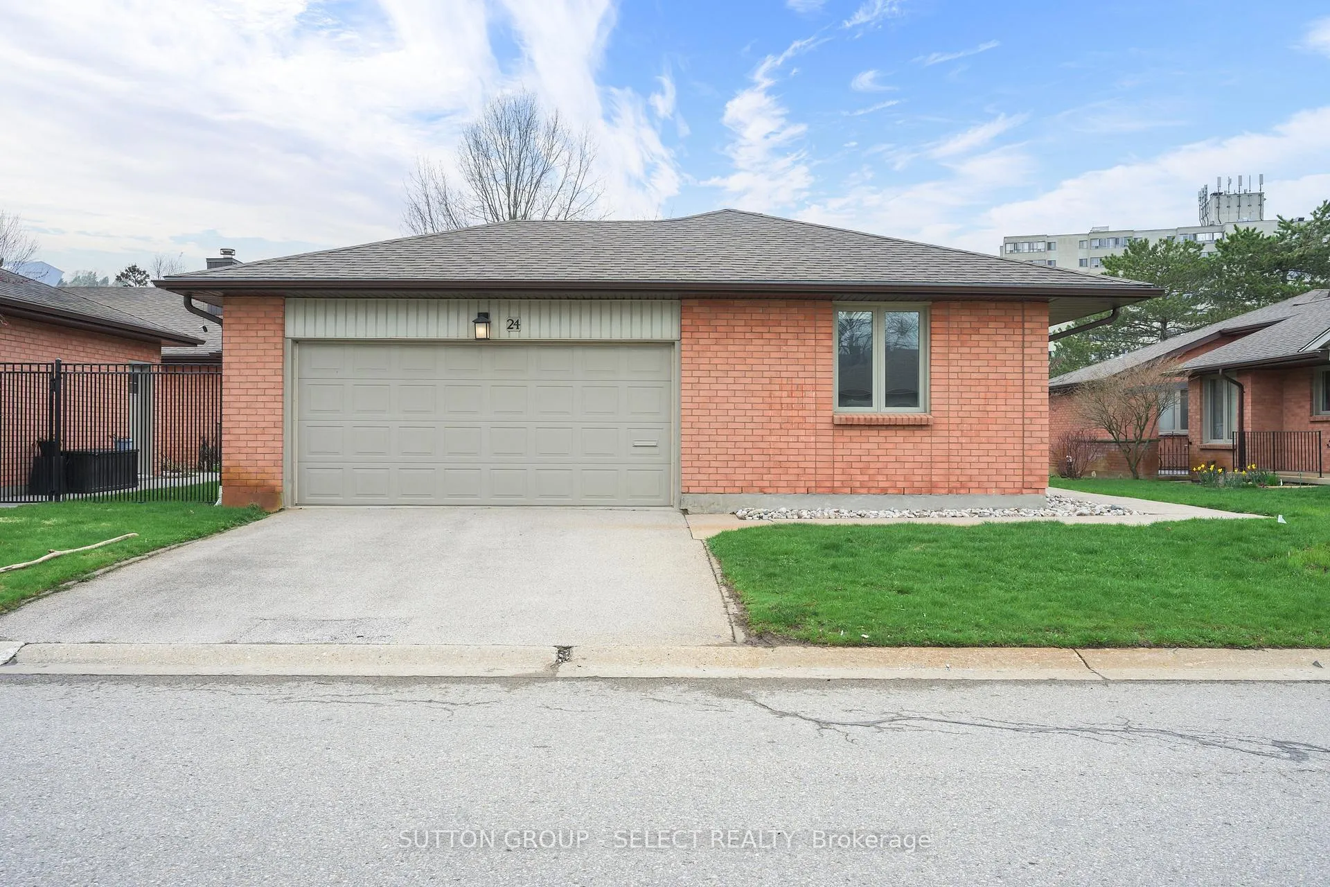 Front of Unit 24, 55 Fiddlers Green Road
