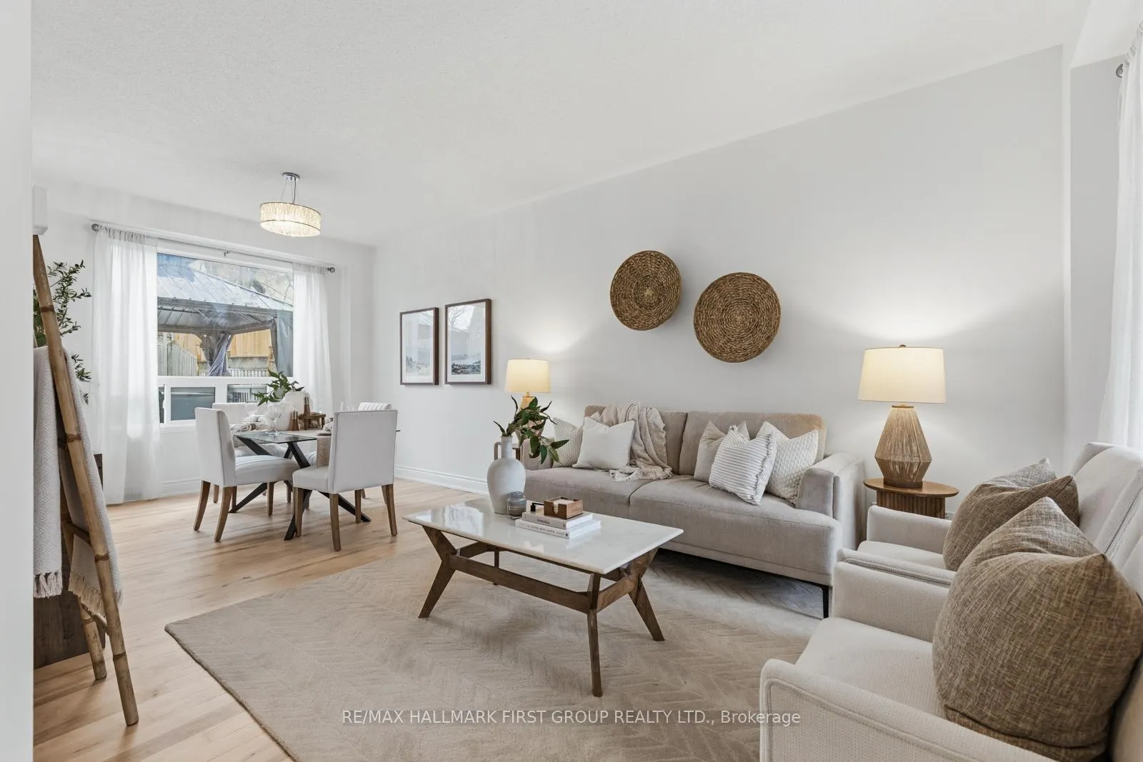 Photo 3 of 1143 Timberland Crescent, Oshawa, Pinecrest — HOMEH