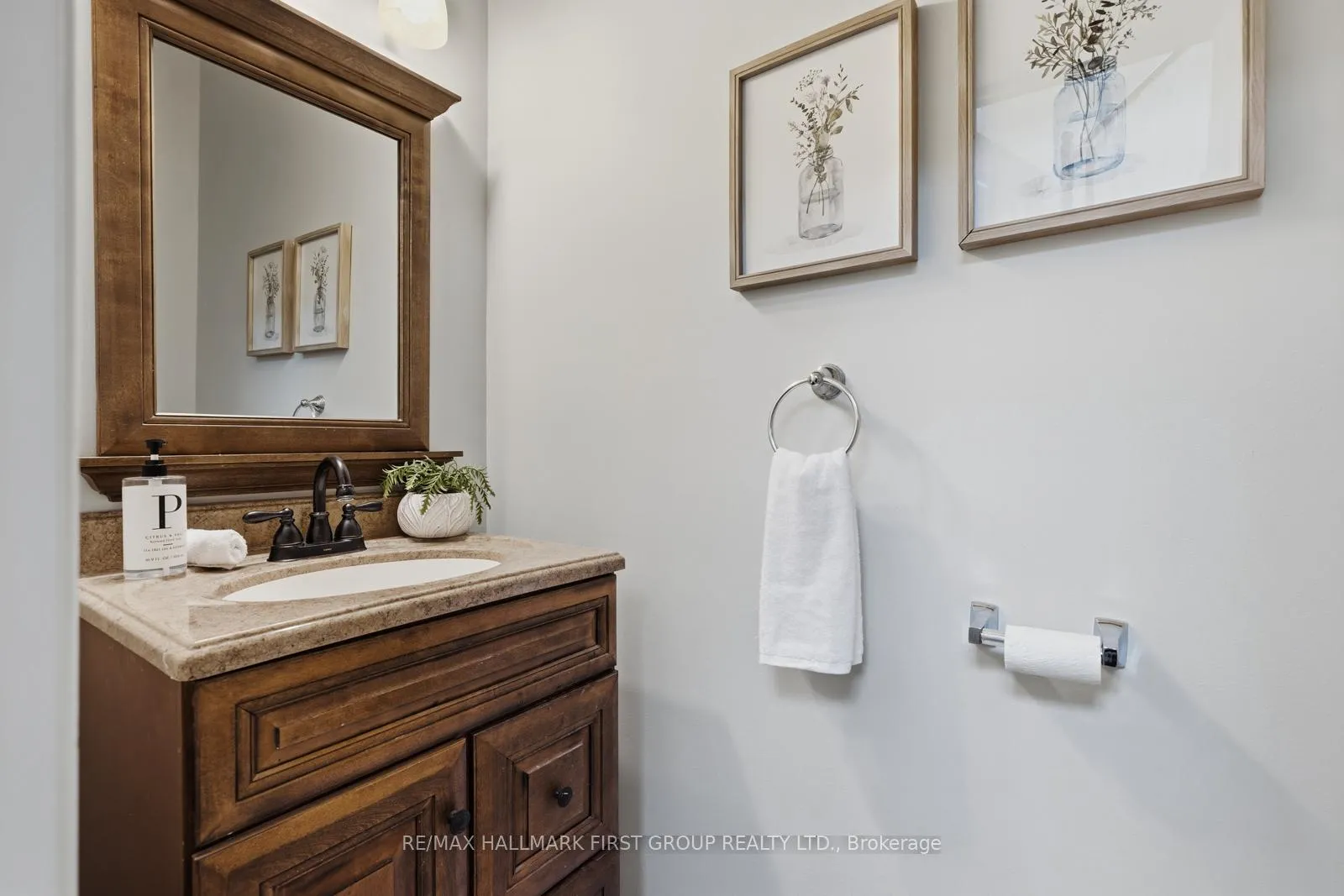 Photo 9 of 1143 Timberland Crescent, Oshawa, Pinecrest — HOMEH