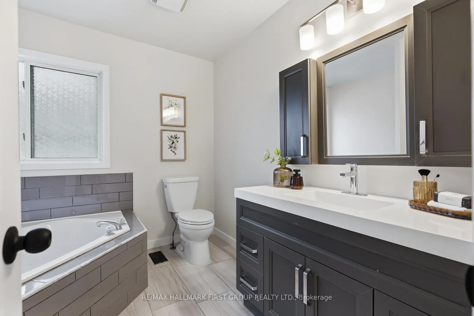 Photo 13 of 1143 Timberland Crescent, Oshawa, Pinecrest — HOMEH