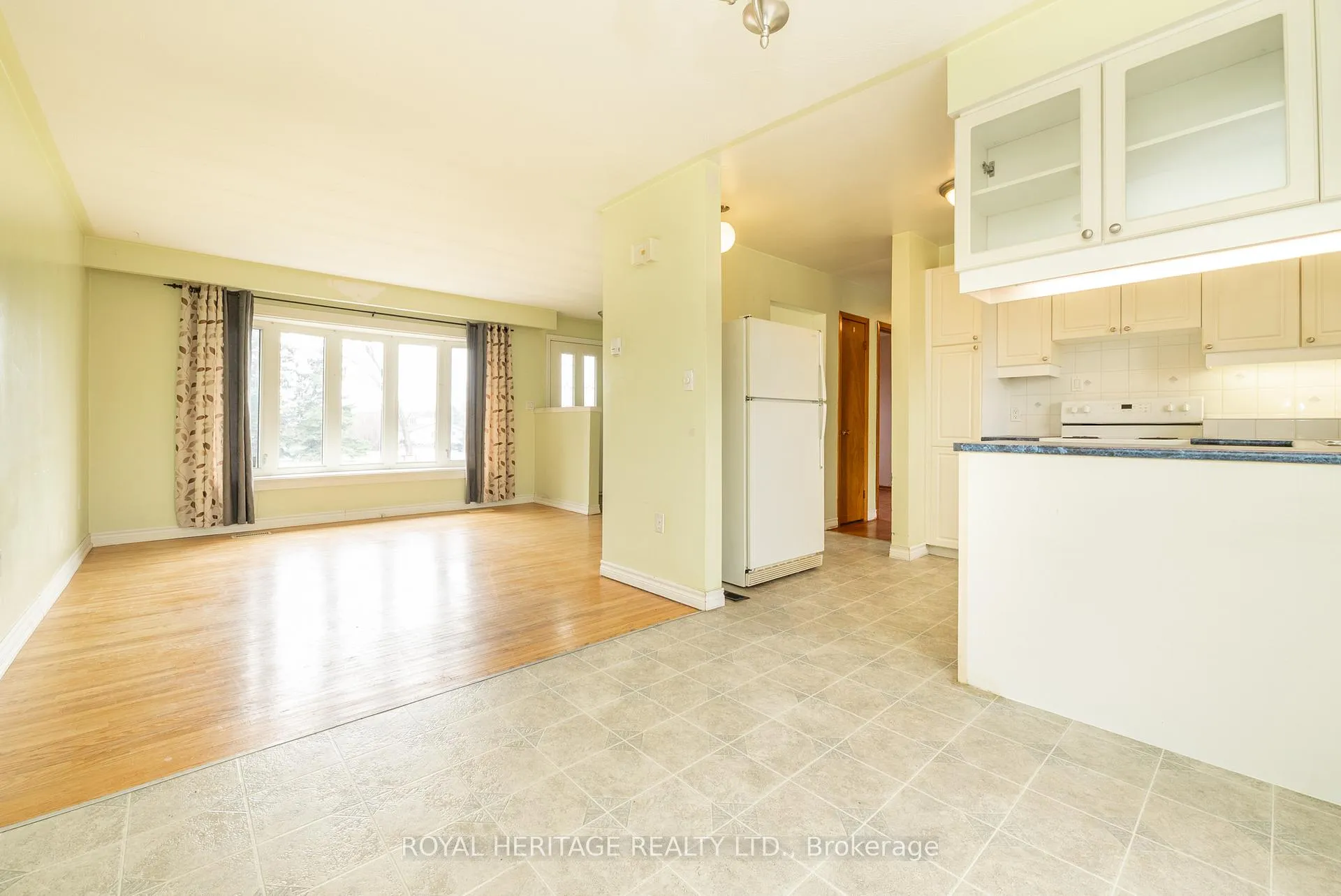 Photo 8 of 46 Given Road, Clarington, Newcastle — HOMEH