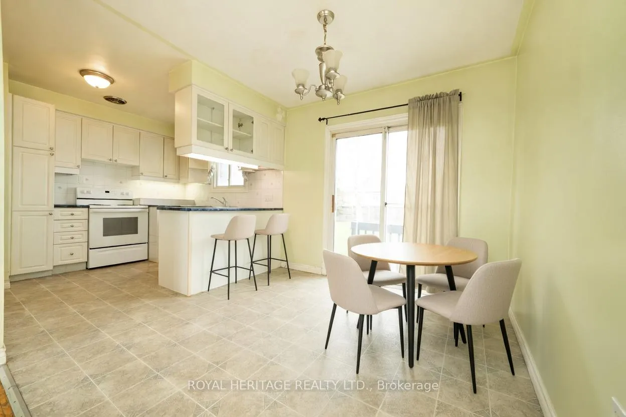 Photo 10 of 46 Given Road, Clarington, Newcastle — HOMEH