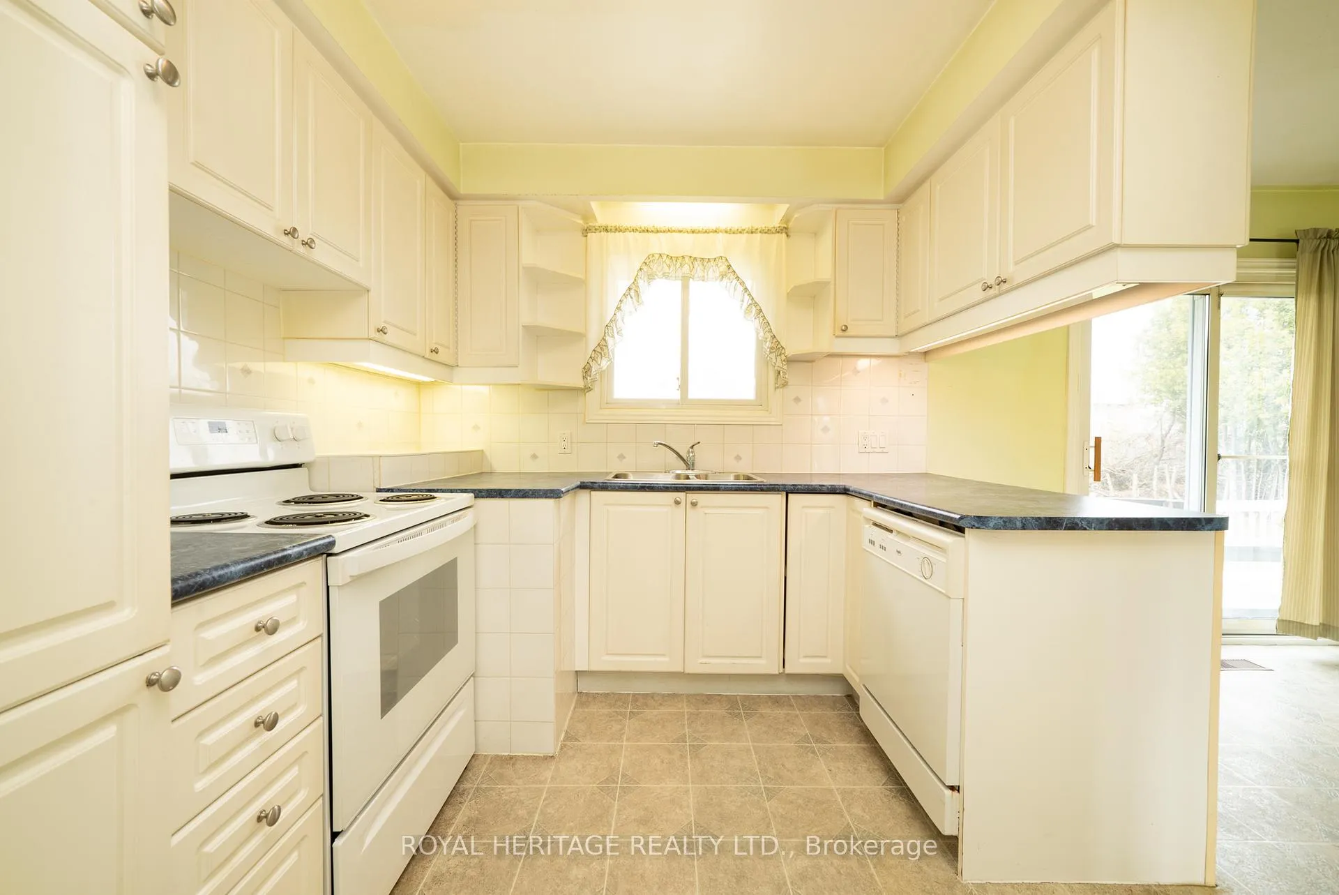 Photo 12 of 46 Given Road, Clarington, Newcastle — HOMEH