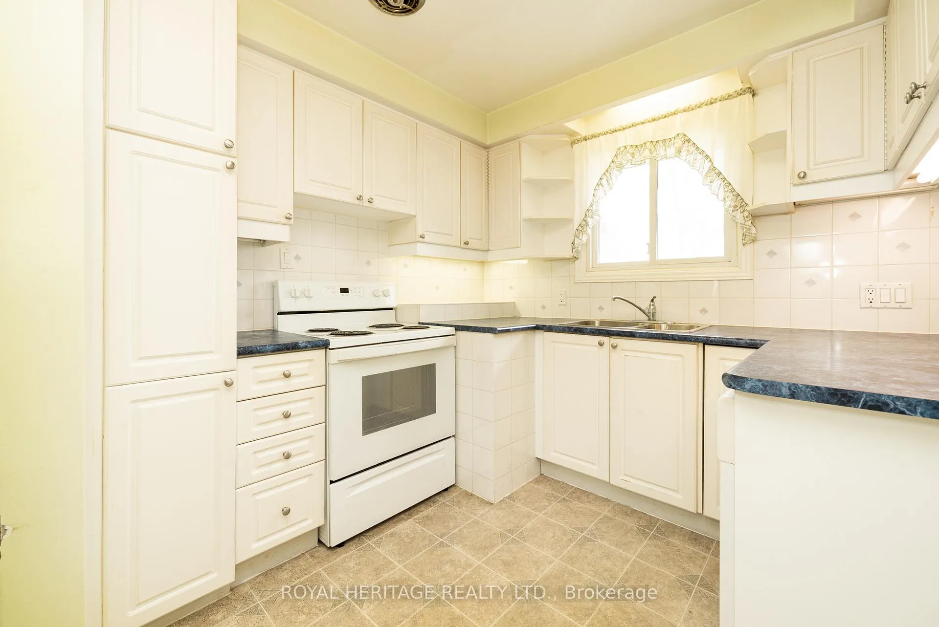 Photo 13 of 46 Given Road, Clarington, Newcastle — HOMEH