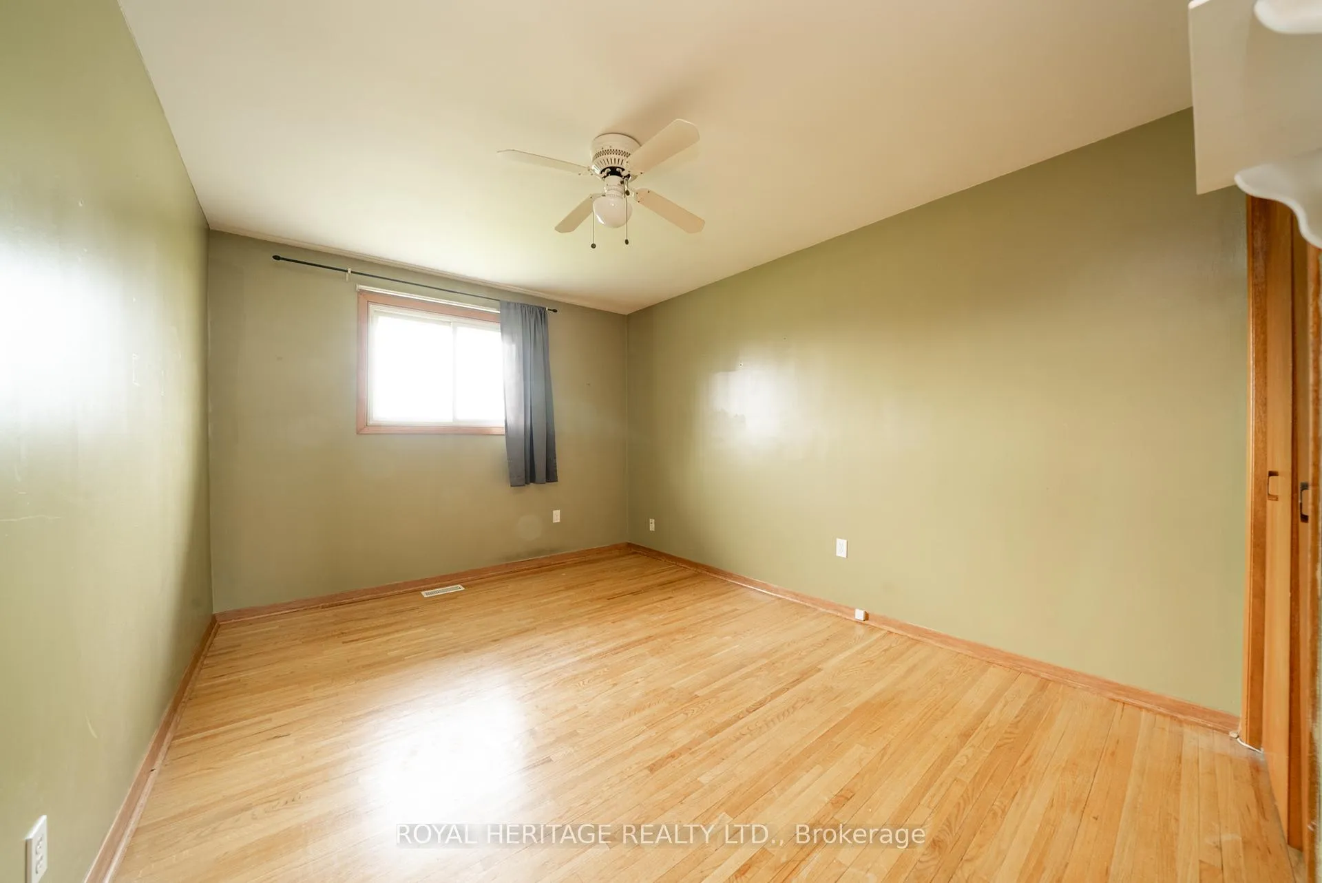Photo 16 of 46 Given Road, Clarington, Newcastle — HOMEH