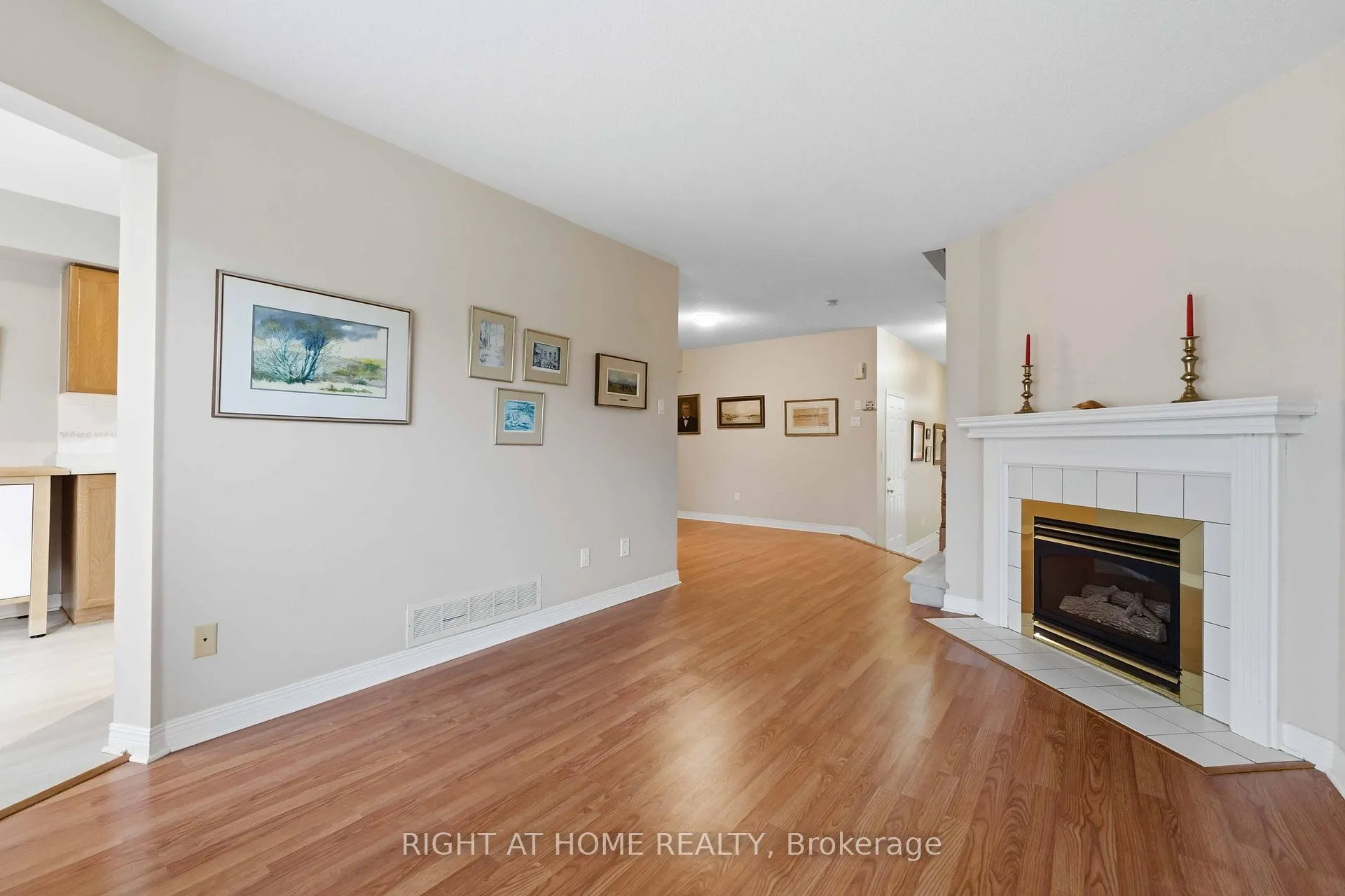 Photo 10 of 220 Windhurst Drive, Ottawa, Barrhaven East — HOMEH