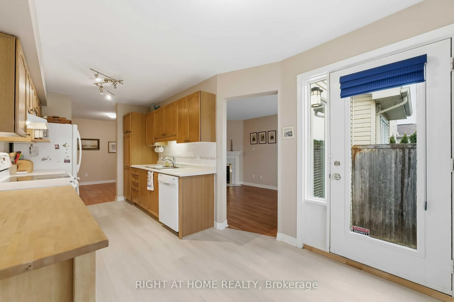 Photo 12 of 220 Windhurst Drive, Ottawa, Barrhaven East — HOMEH