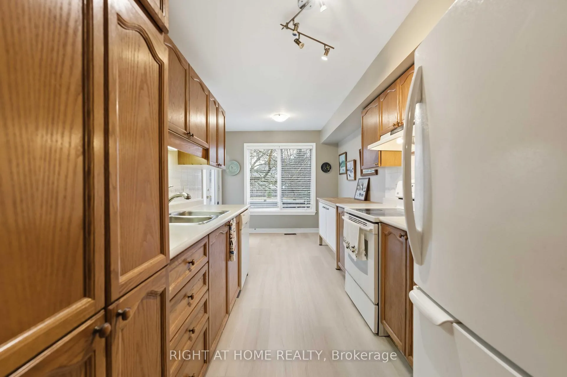 Photo 13 of 220 Windhurst Drive, Ottawa, Barrhaven East — HOMEH