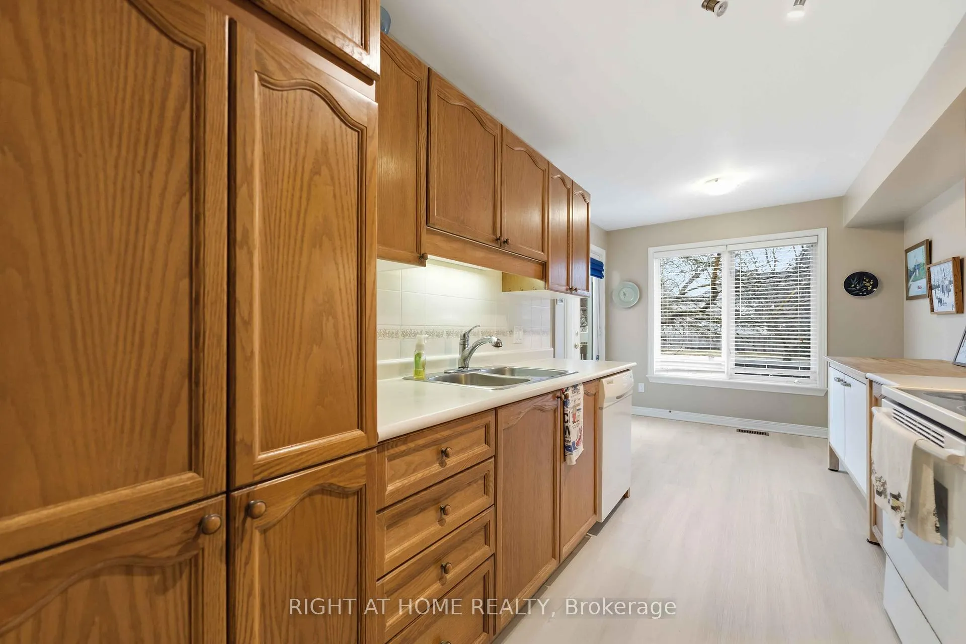 Photo 14 of 220 Windhurst Drive, Ottawa, Barrhaven East — HOMEH